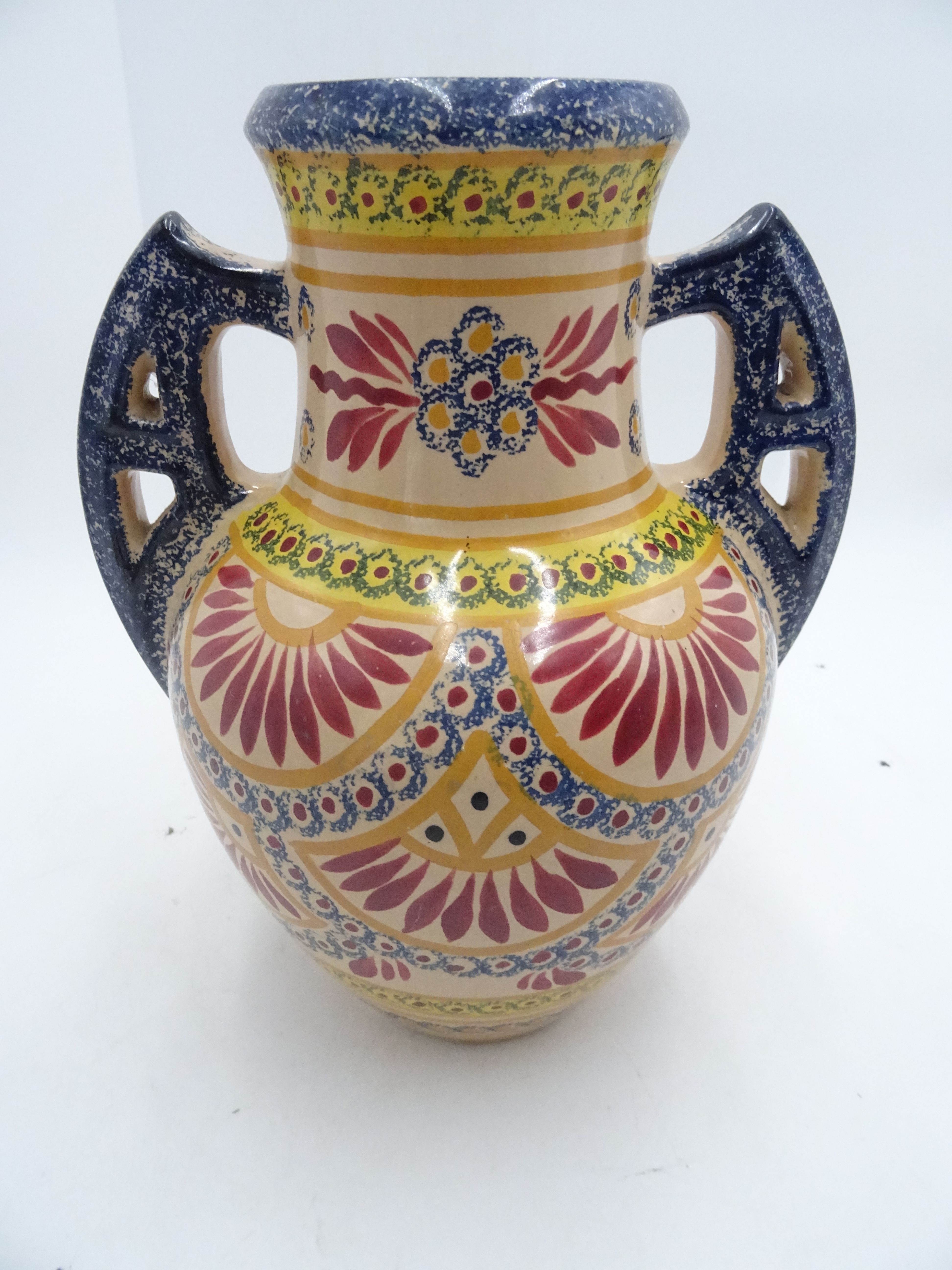 Voir photo 3 de Vase en faïence signé Henriot Quimper Vase en faïence signé Henriot Quimper Bon état reconditionné photo 3