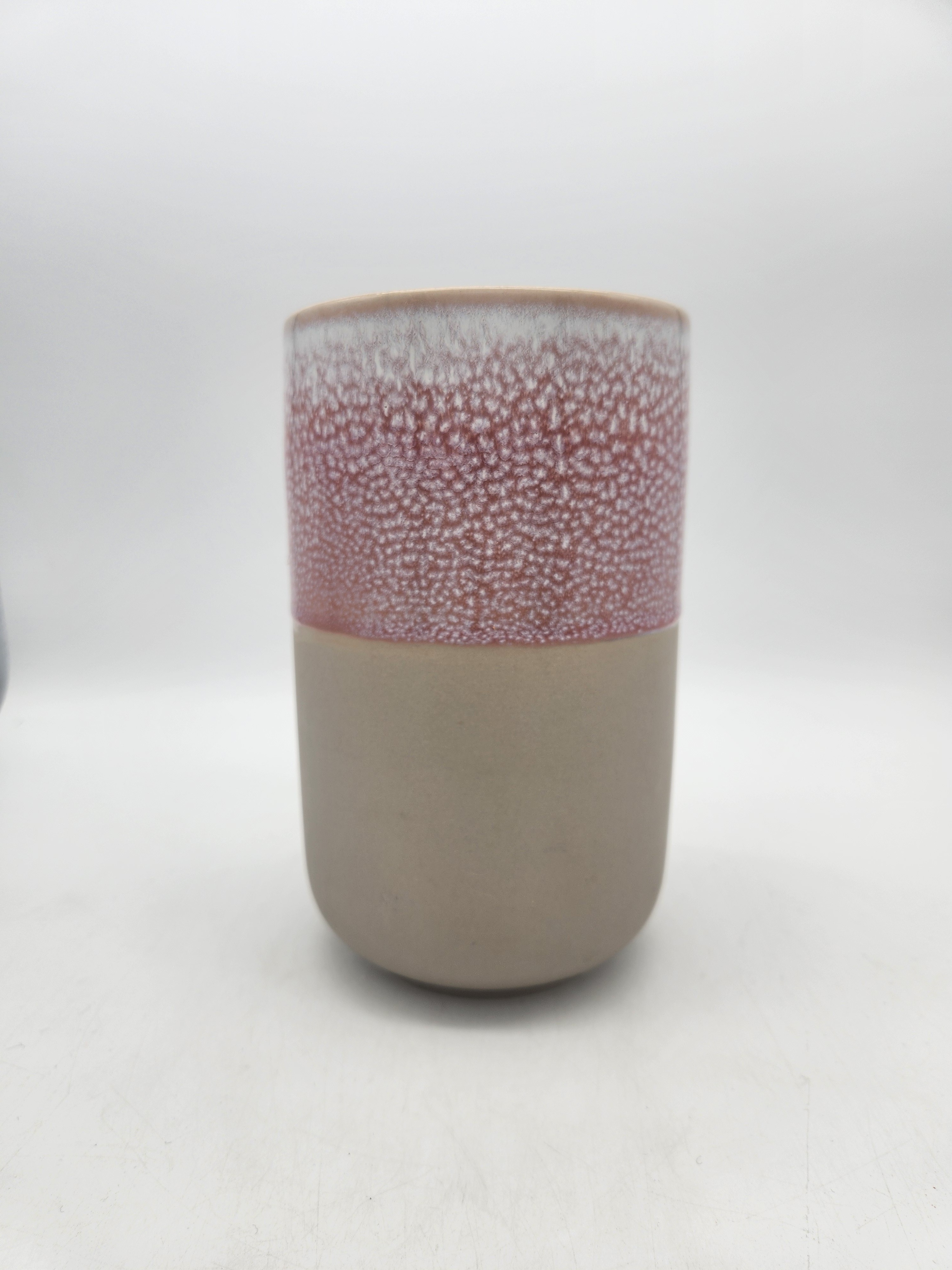 Acheter Vase en Grès fait main HABITAT – Modèle Matisse - 10,00 € Vase en Grès fait main HABITAT – Modèle Matisse reconditionné disponible sur Label Emmaüs