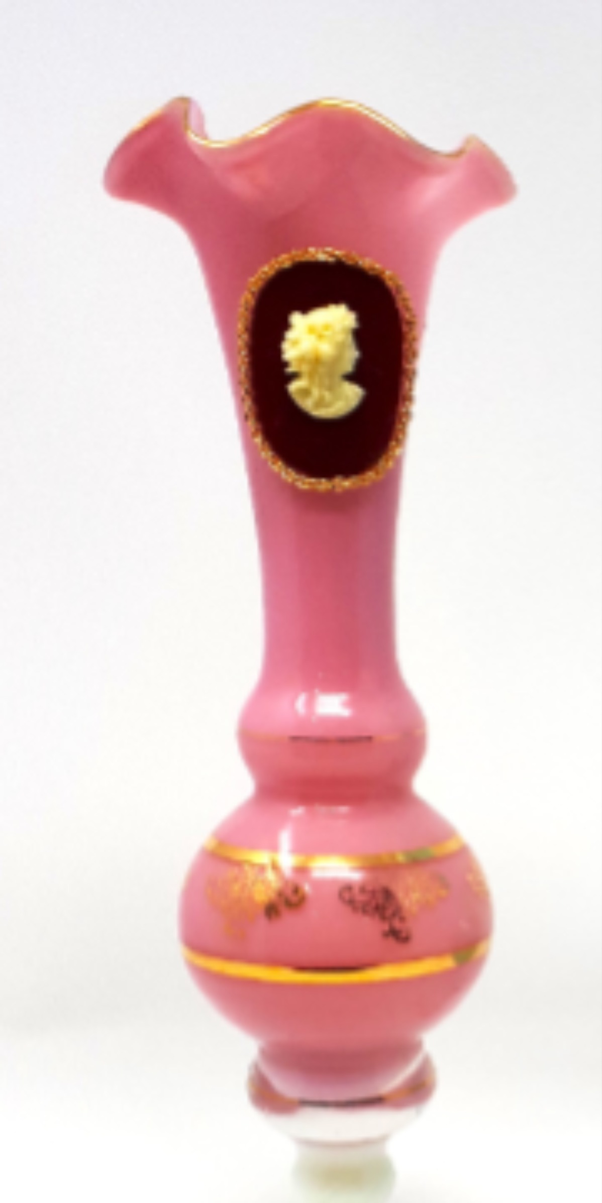 Vase en opaline rose État correct - 20,00 € Vase en opaline rose État correct reconditionné disponible sur Label Emmaüs