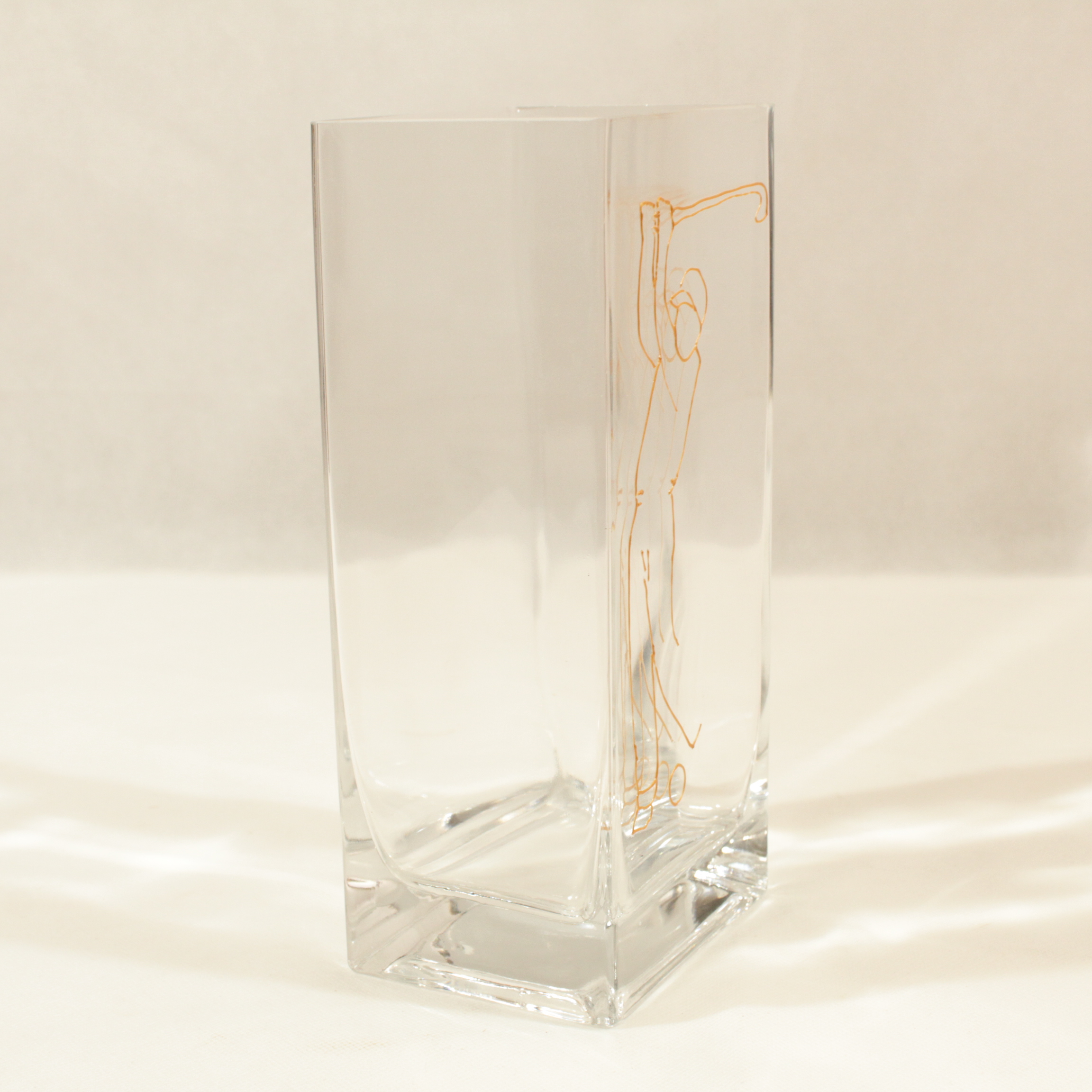 Voir photo 2 de Vase en verre avec un motif silhouette de golfeur Vase en verre avec un motif silhouette de golfeur Très bon état reconditionné photo 2
