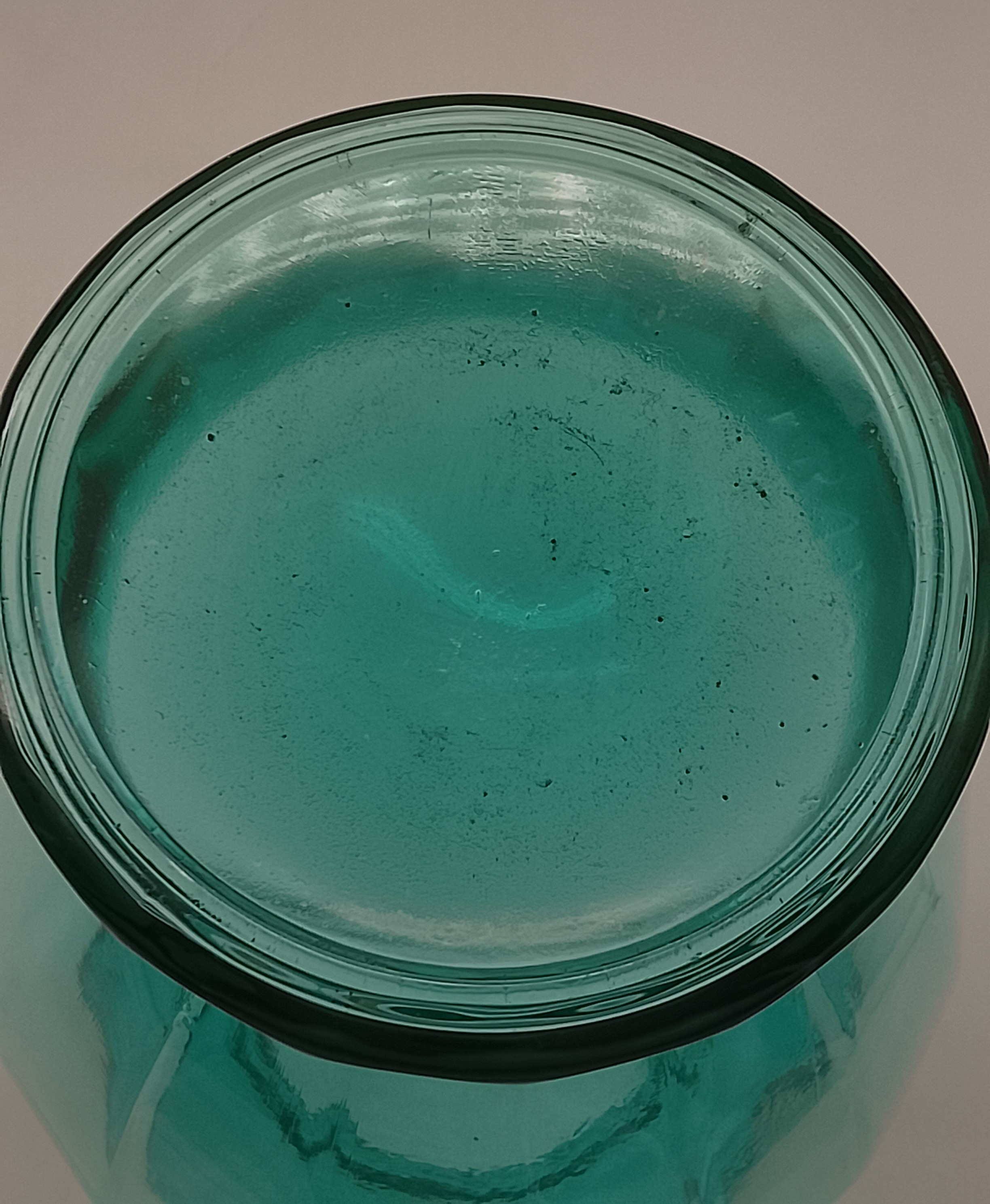 Voir photo 8 de Vase en verre cristallin émeraude de fabrication Française Vase en verre cristallin émeraude de fabrication Française Très bon état reconditionné photo 8