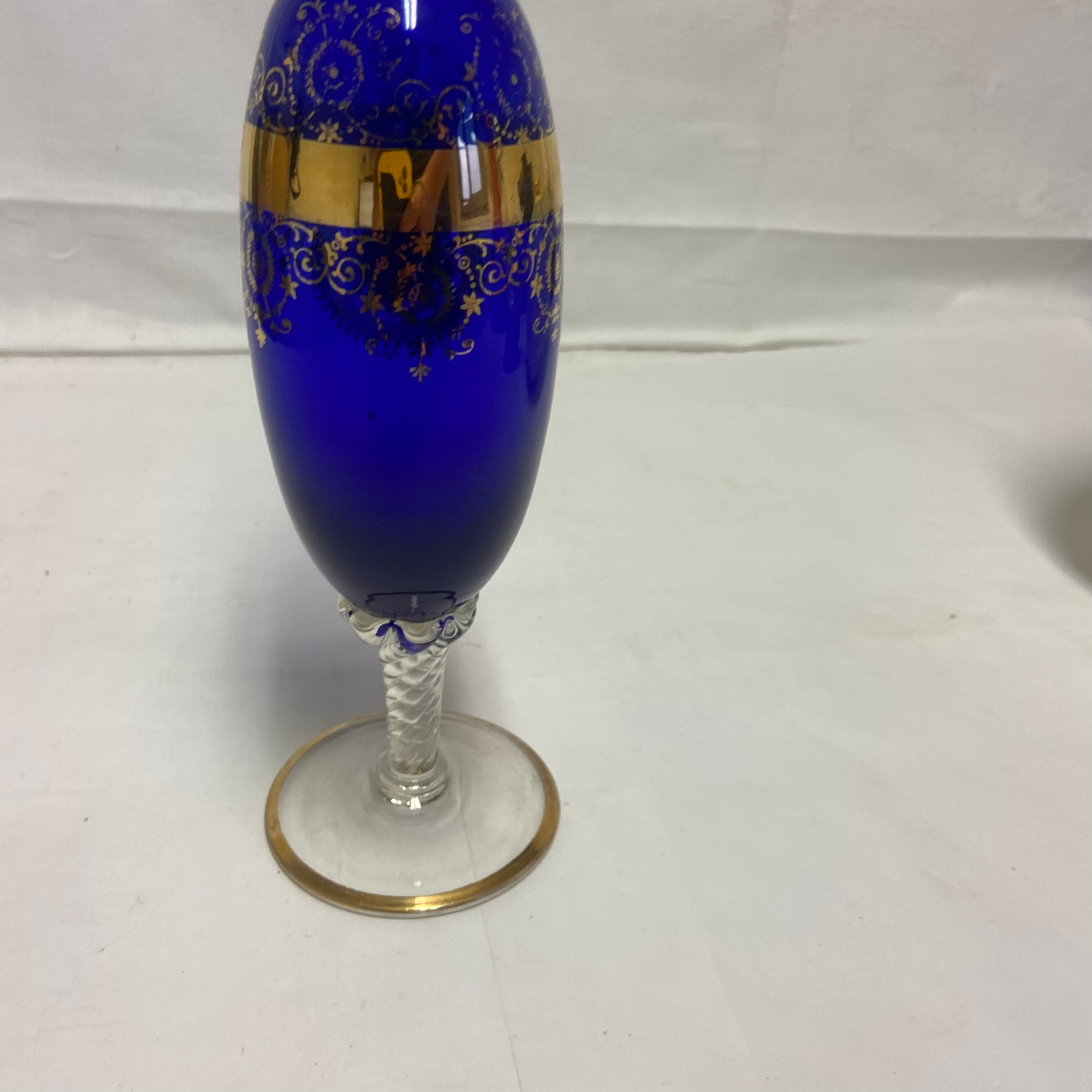 Voir photo 3 de Vase En Verre D'Art Bleu de Bohéme Vase En Verre D'Art Bleu de Bohéme Très bon état reconditionné photo 3