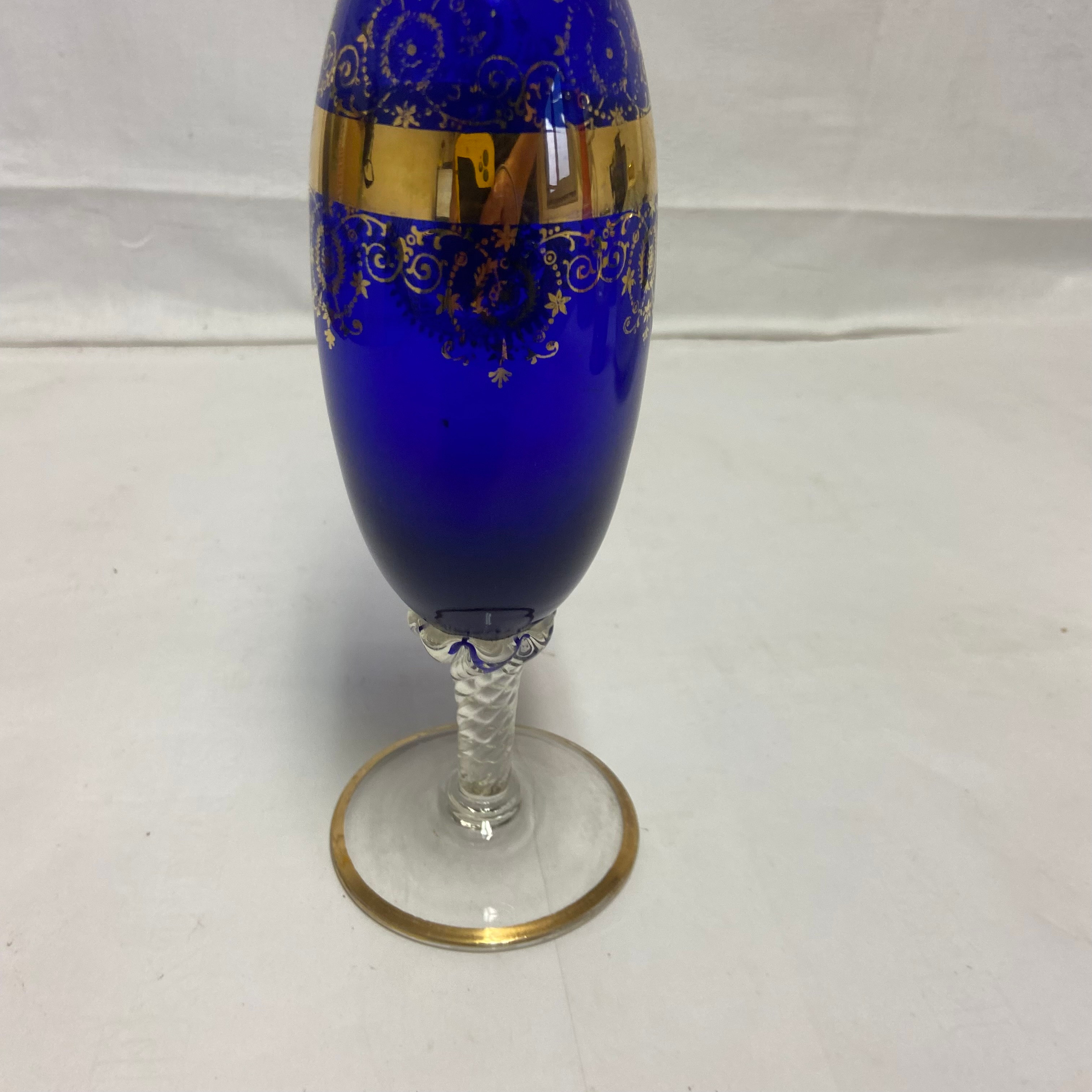 Voir photo 5 de Vase En Verre D'Art Bleu de Bohéme Vase En Verre D'Art Bleu de Bohéme Très bon état reconditionné photo 5