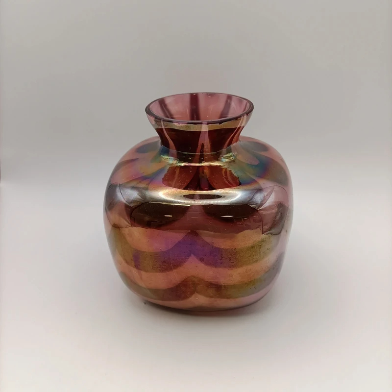 Voir photo 2 de Vase en verre d’art irisé multicolore 11 cm style bohème Art Nouveau soufflé bouche Vase en verre d’art irisé multicolore 11 cm style bohème Art Nouveau soufflé bouche Très bon état reconditionné photo 2