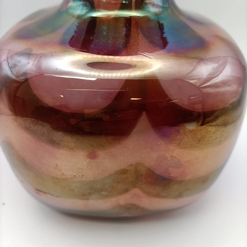 Voir photo 3 de Vase en verre d’art irisé multicolore 11 cm style bohème Art Nouveau soufflé bouche Vase en verre d’art irisé multicolore 11 cm style bohème Art Nouveau soufflé bouche Très bon état reconditionné photo 3