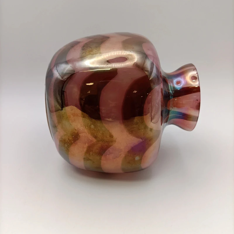 Voir photo 4 de Vase en verre d’art irisé multicolore 11 cm style bohème Art Nouveau soufflé bouche Vase en verre d’art irisé multicolore 11 cm style bohème Art Nouveau soufflé bouche Très bon état reconditionné photo 4