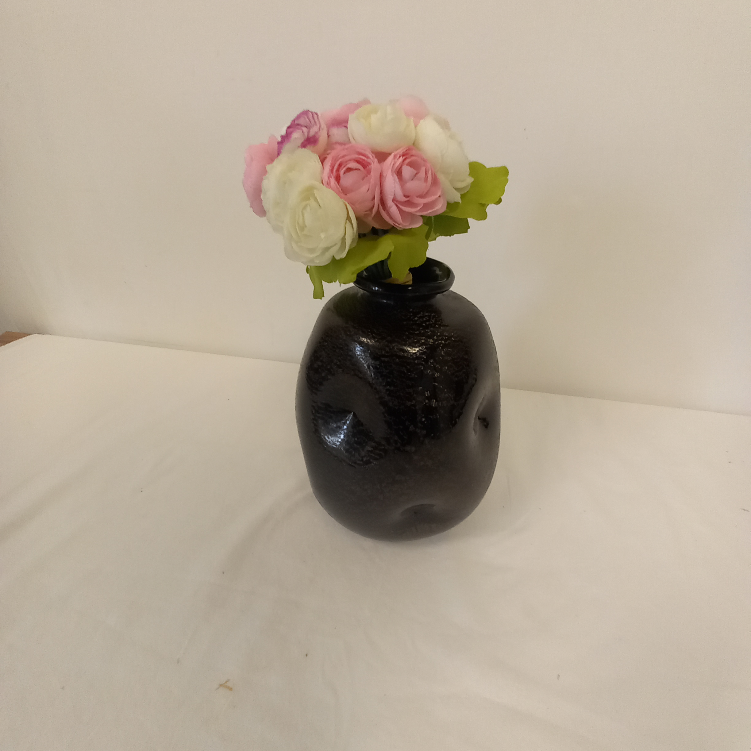 Voir photo 2 de vase en verre de murano noir et or ,verre soufflé à la bouche vase en verre de murano noir et or ,verre soufflé à la bouche Bon état reconditionné photo 2