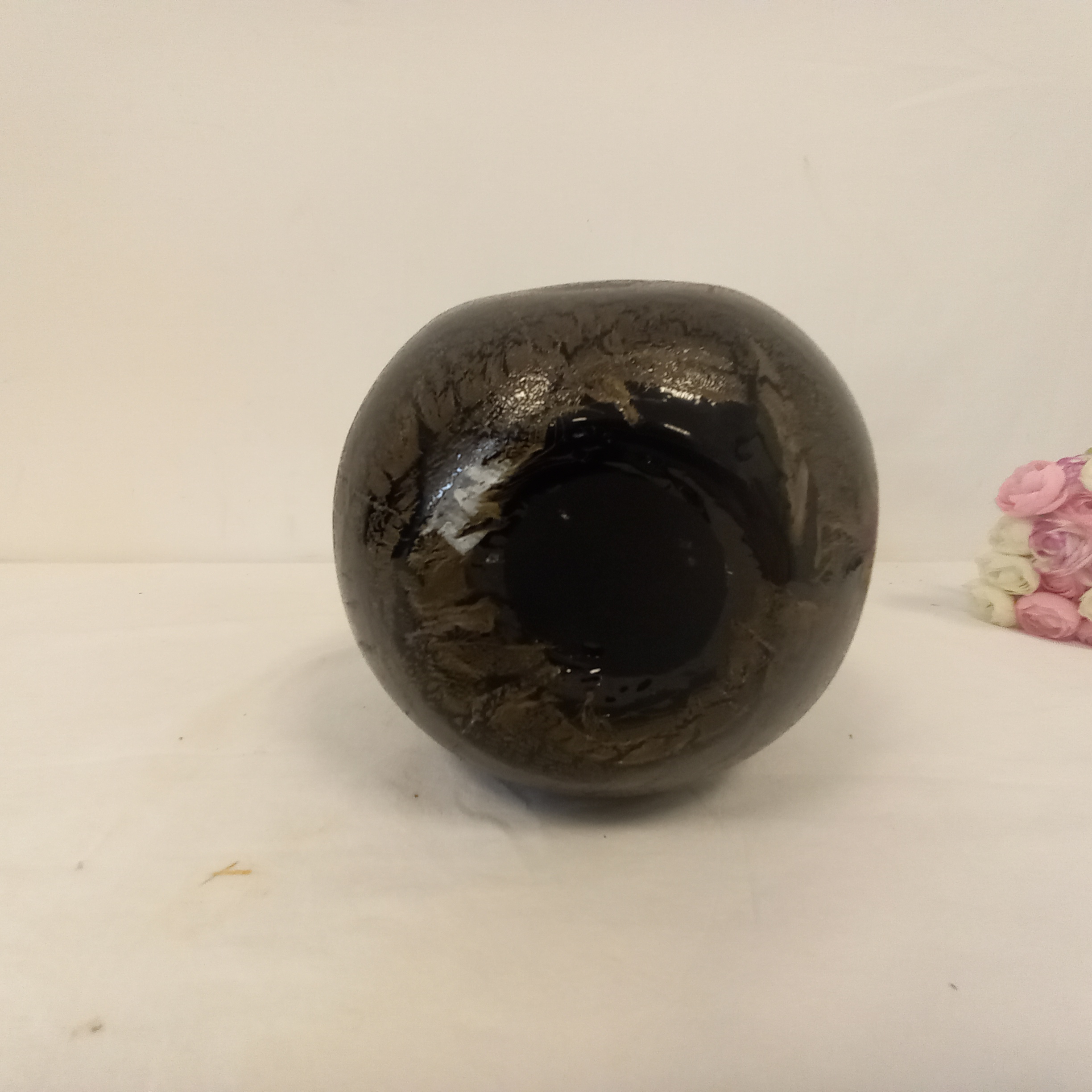 Voir photo 4 de vase en verre de murano noir et or ,verre soufflé à la bouche vase en verre de murano noir et or ,verre soufflé à la bouche Bon état reconditionné photo 4