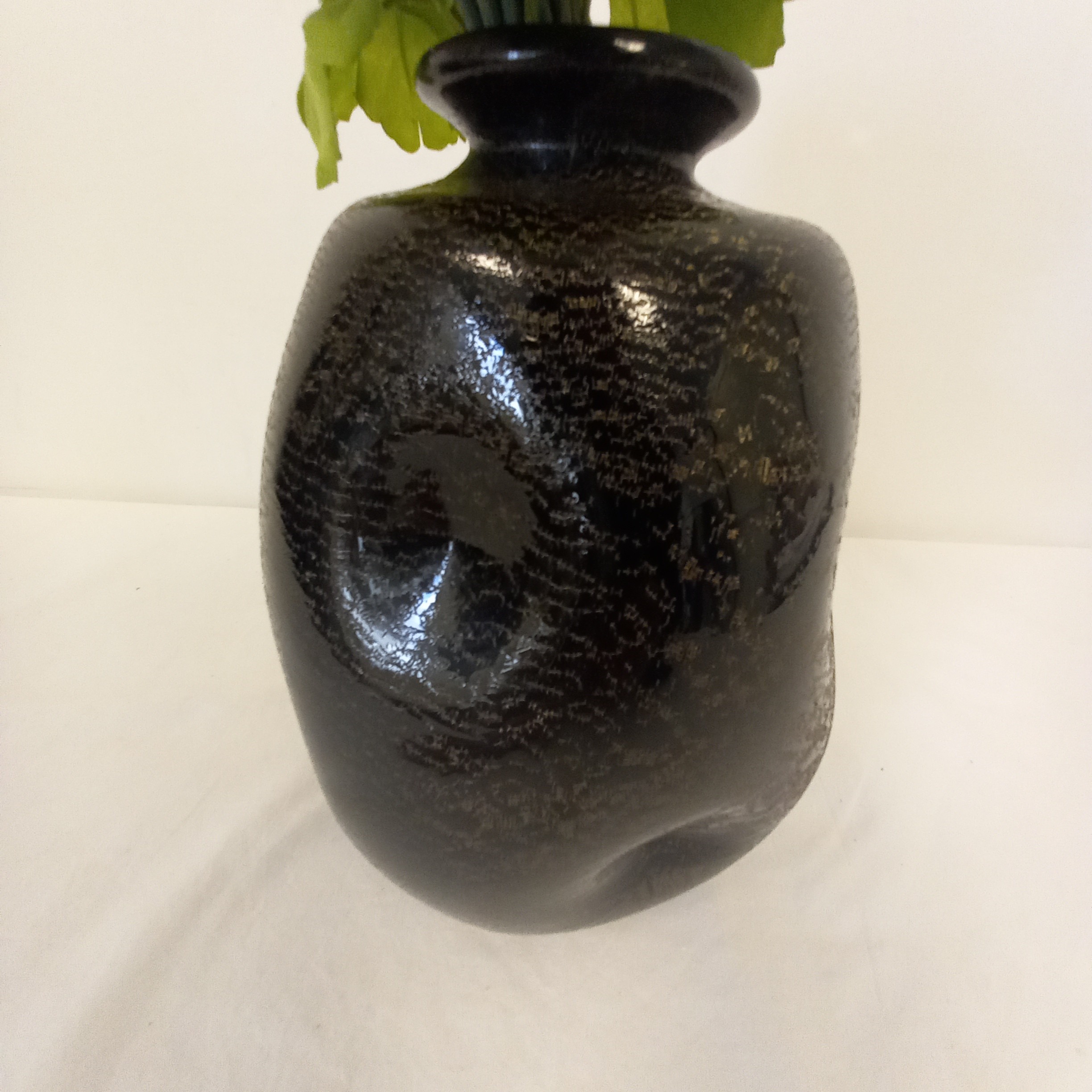 Voir photo 9 de vase en verre de murano noir et or ,verre soufflé à la bouche vase en verre de murano noir et or ,verre soufflé à la bouche Bon état reconditionné photo 9