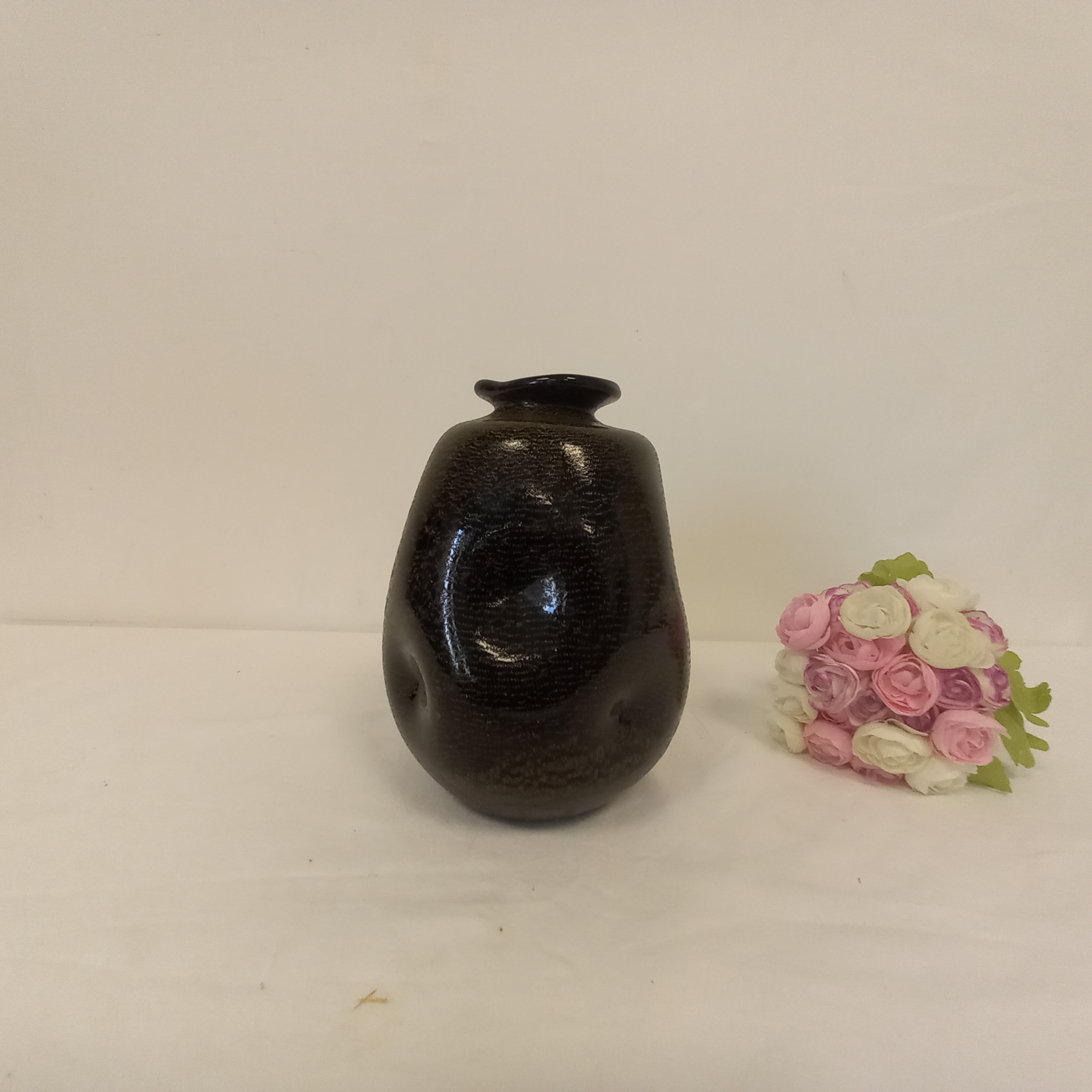 vase en verre de murano noir et or ,verre soufflé à la bouche Bon état - 100,00 € vase en verre de murano noir et or ,verre soufflé à la bouche Bon état reconditionné disponible sur Label Emmaüs