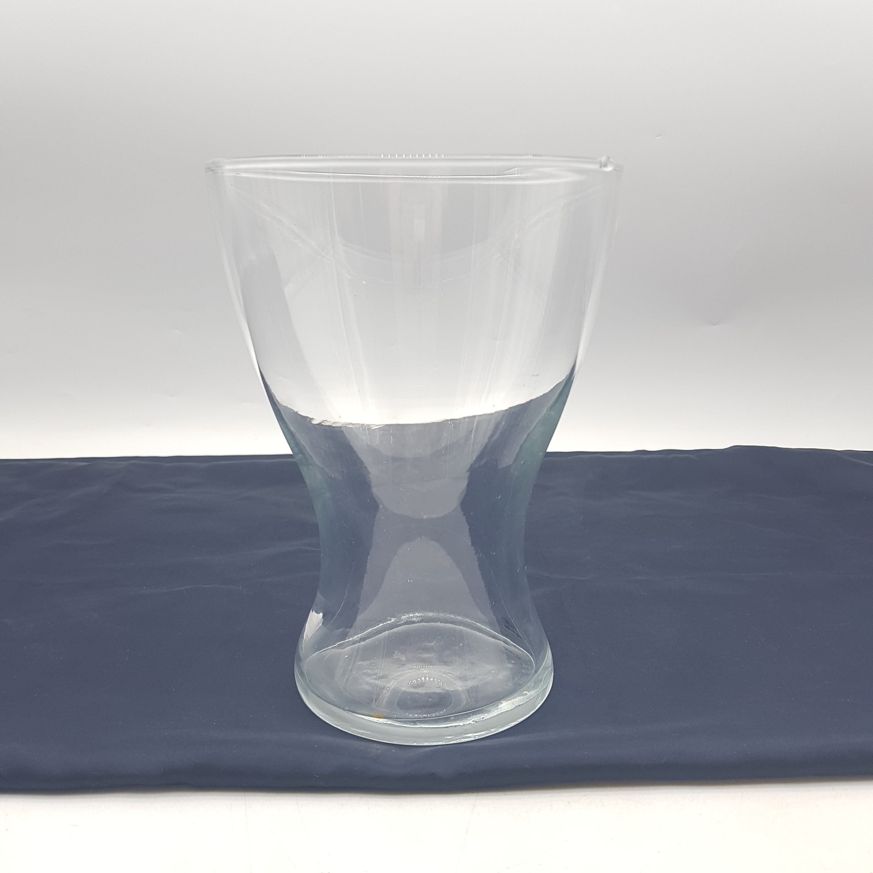 Voir photo 2 de Vase en verre Design Asa Gray Vase en verre Design Asa Gray Bon état reconditionné photo 2