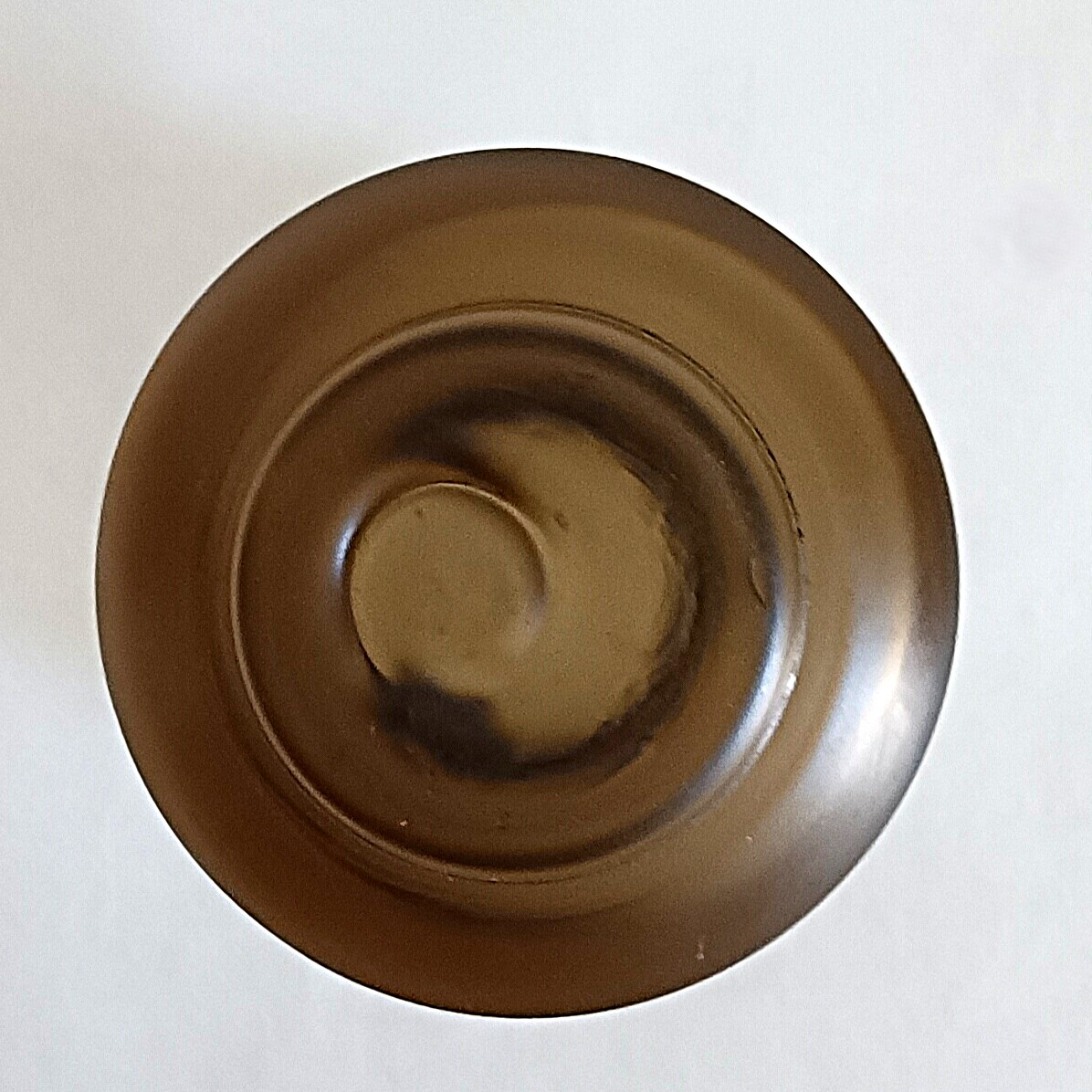 Voir photo 2 de Vase en verre h 20 cm avec bandes dorées et base sombre Ø 12 cm Vase en verre h 20 cm avec bandes dorées et base sombre Ø 12 cm Bon état reconditionné photo 2