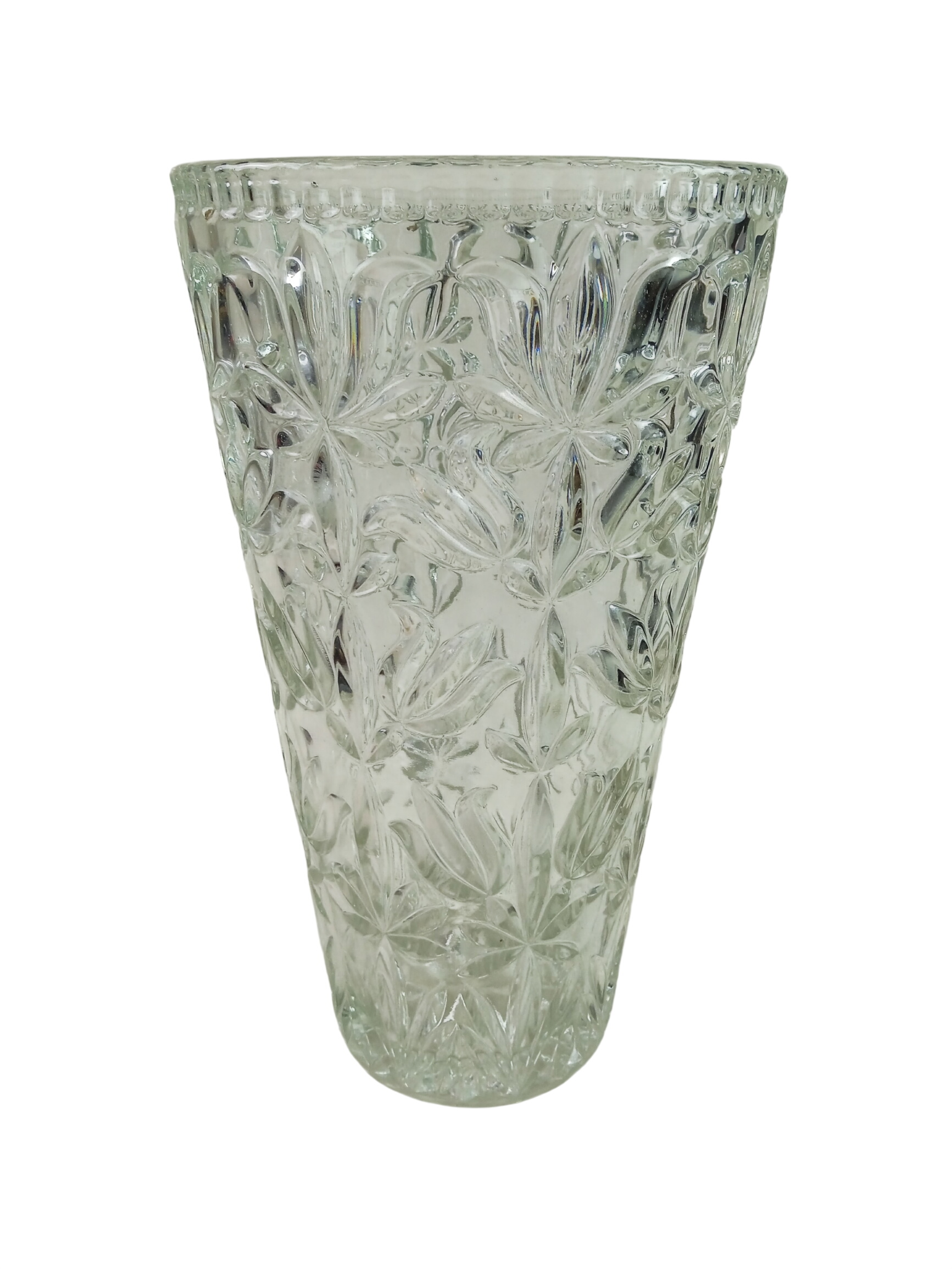Vase en verre motif floral, avec 31 cm de hauteur et 17.5 cm de diamètre Bon état - 25,00 € Vase en verre motif floral, avec 31 cm de hauteur et 17.5 cm de diamètre Bon état reconditionné disponible sur Label Emmaüs