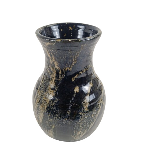 Vase en verre noir avec motifs Bon état - 10,50 € Vase en verre noir avec motifs Bon état reconditionné disponible sur Label Emmaüs