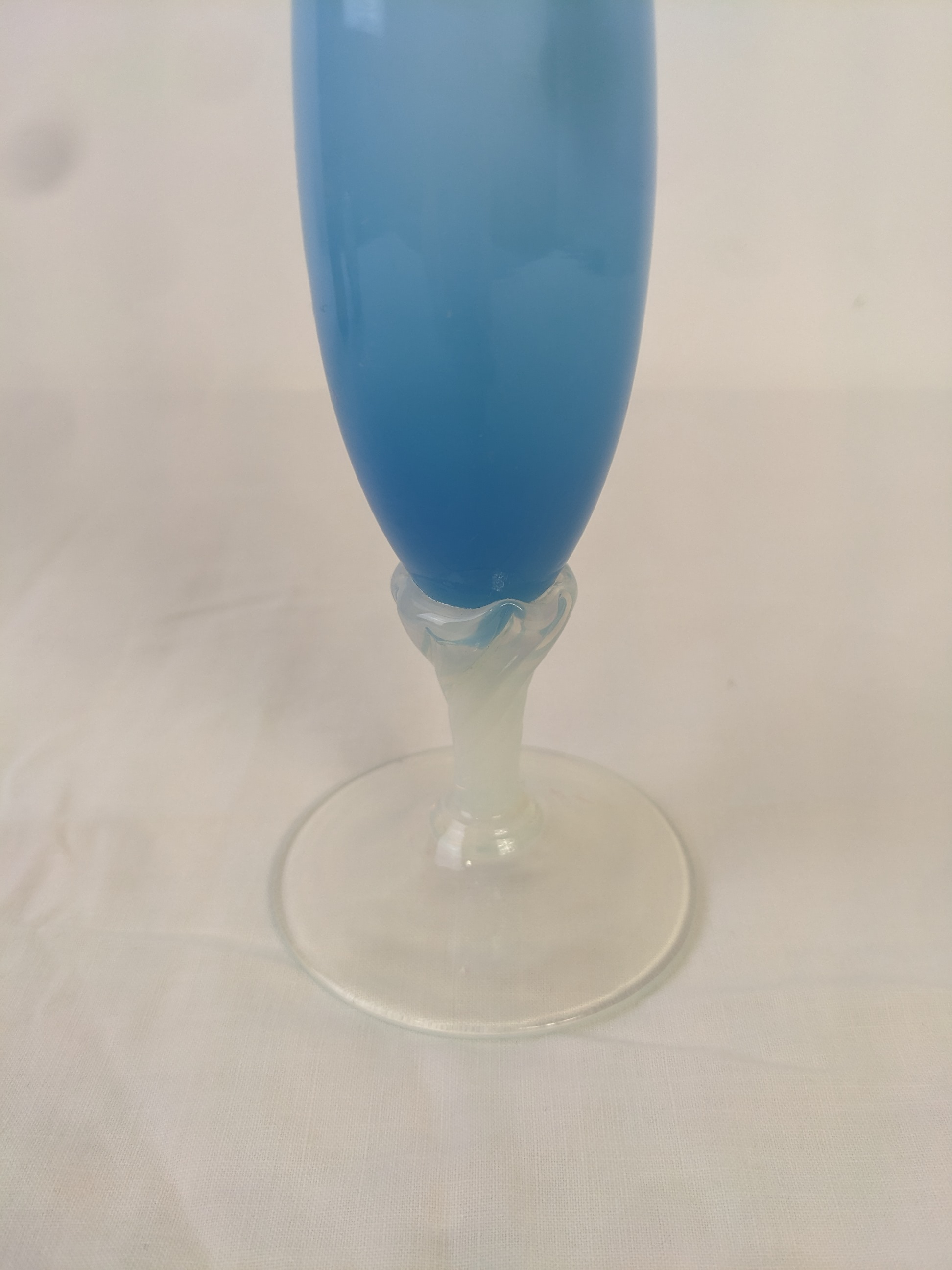 Voir photo 3 de Vase en verre opaline Vase en verre opaline Parfait état reconditionné photo 3