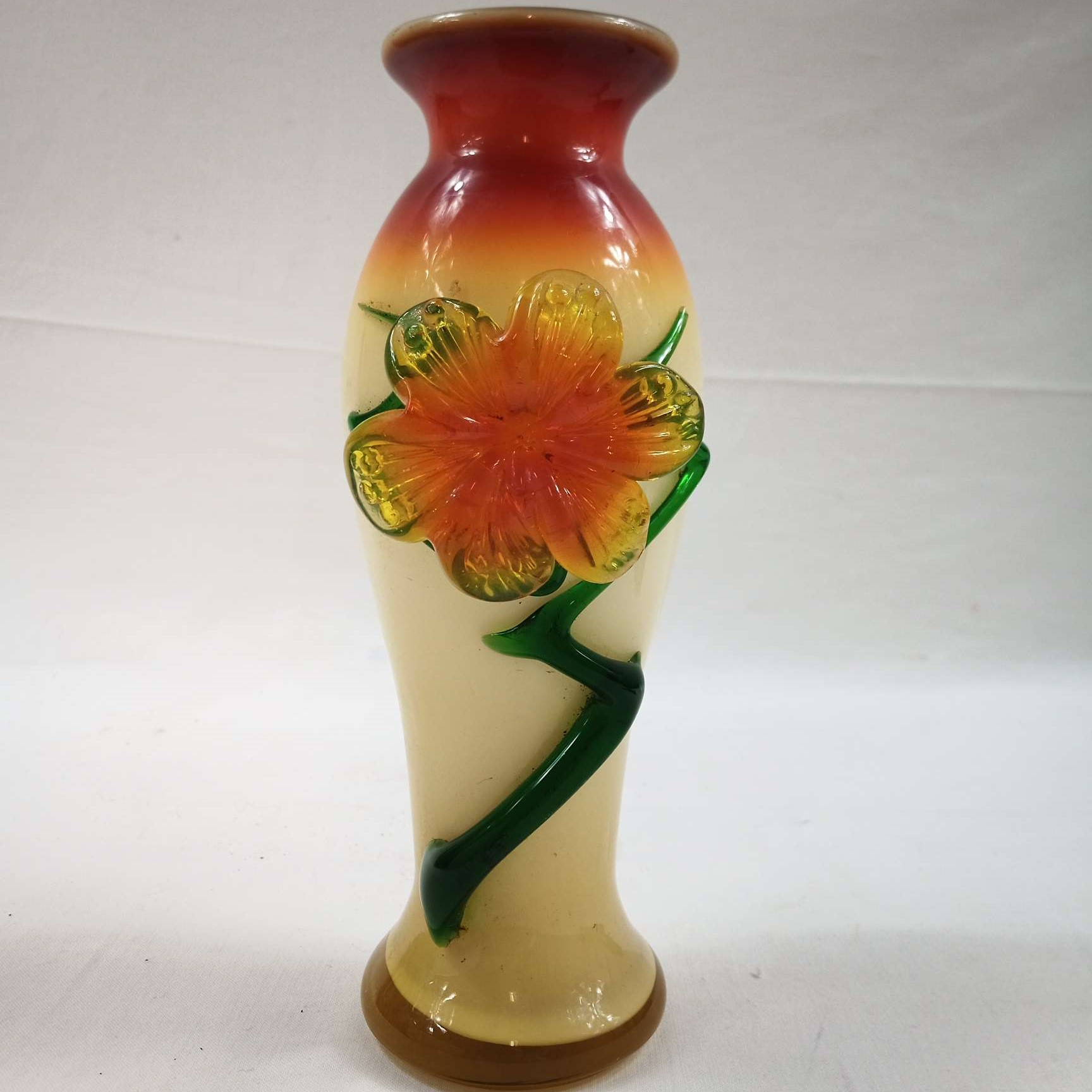 Vase en verre soufflé à motif floral en verre filé Bon état - 24,00 € Vase en verre soufflé à motif floral en verre filé Bon état reconditionné disponible sur Label Emmaüs