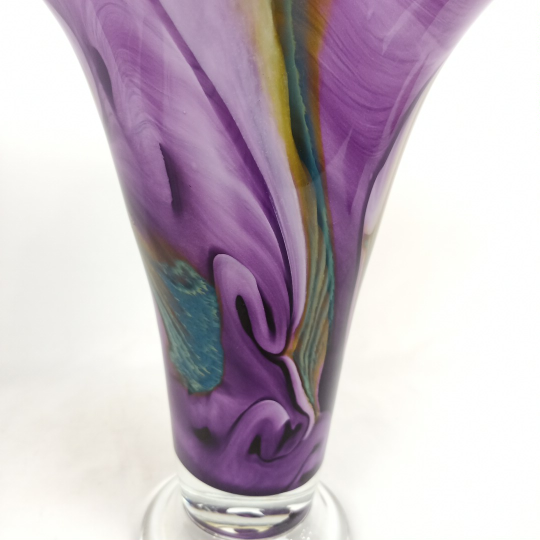Voir photo 10 de Vase en verre soufflé aux volutes violettes style Murano Vase en verre soufflé aux volutes violettes style Murano Très bon état reconditionné photo 10