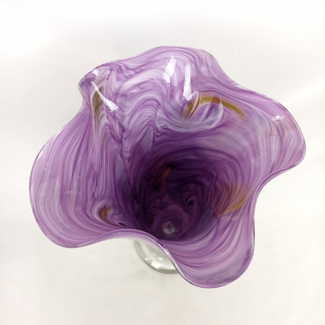 Voir photo 11 de Vase en verre soufflé aux volutes violettes style Murano Vase en verre soufflé aux volutes violettes style Murano Très bon état reconditionné photo 11