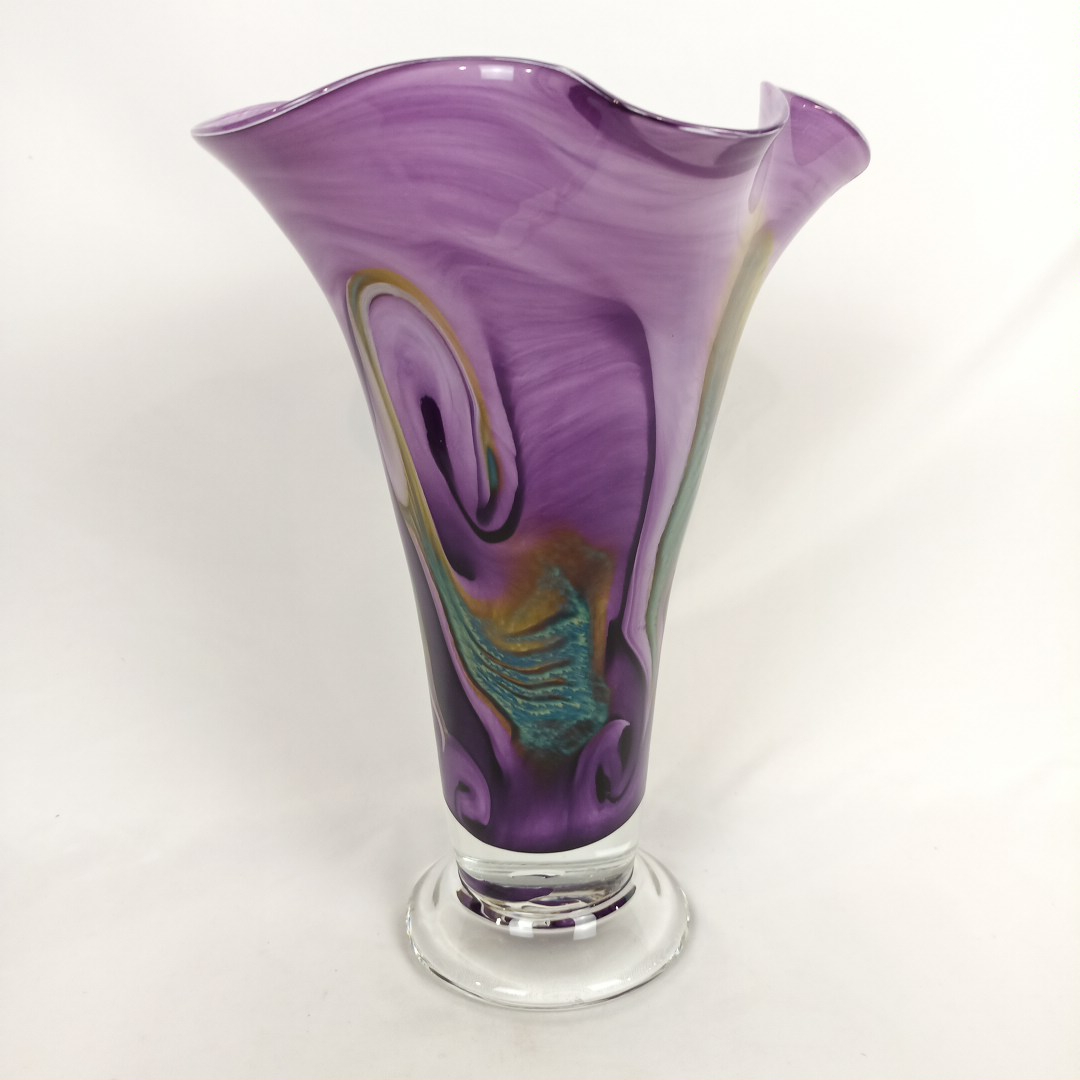 Voir photo 3 de Vase en verre soufflé aux volutes violettes style Murano Vase en verre soufflé aux volutes violettes style Murano Très bon état reconditionné photo 3