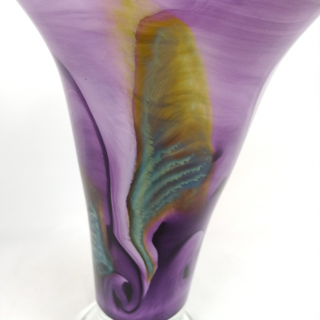 Voir photo 6 de Vase en verre soufflé aux volutes violettes style Murano Vase en verre soufflé aux volutes violettes style Murano Très bon état reconditionné photo 6