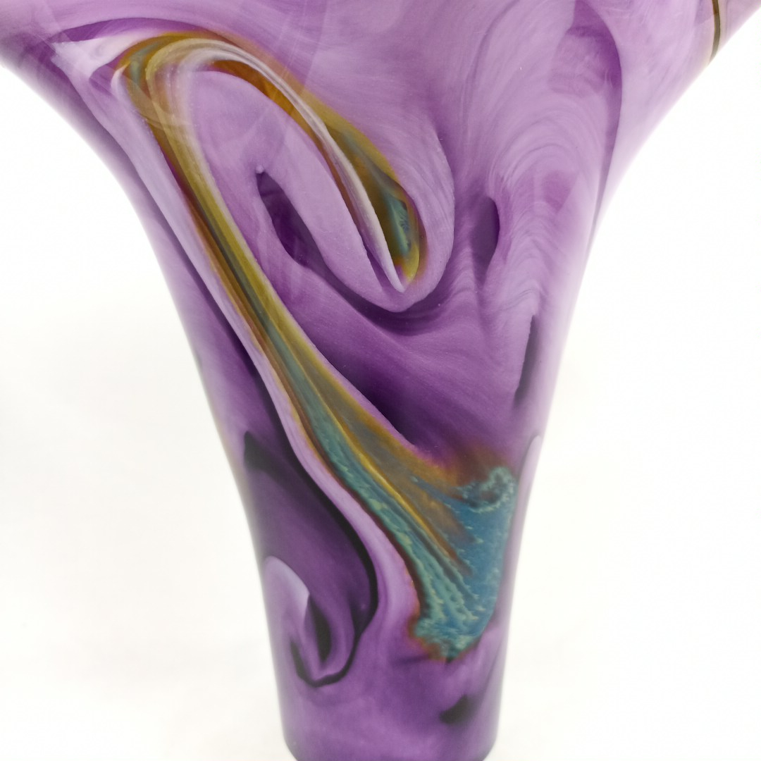 Voir photo 7 de Vase en verre soufflé aux volutes violettes style Murano Vase en verre soufflé aux volutes violettes style Murano Très bon état reconditionné photo 7