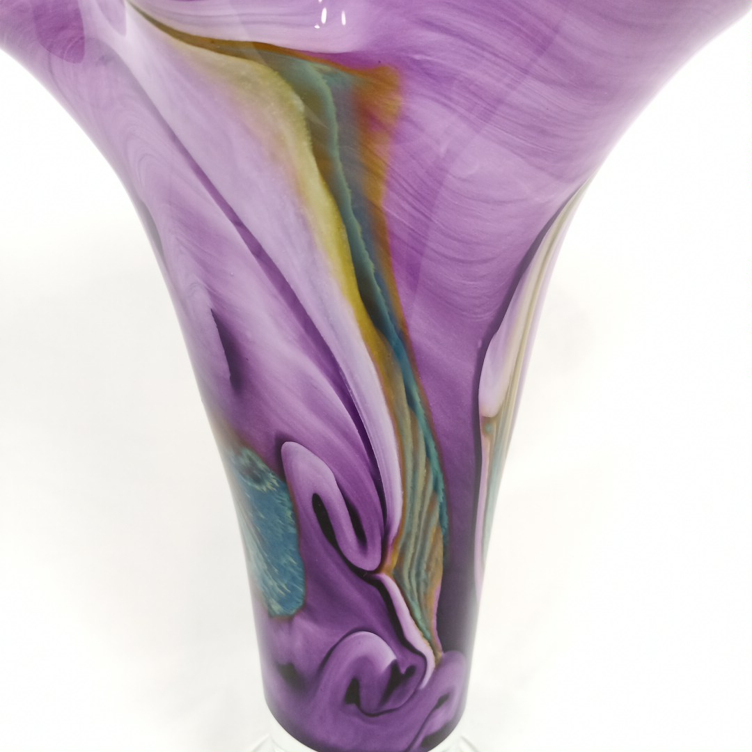 Voir photo 9 de Vase en verre soufflé aux volutes violettes style Murano Vase en verre soufflé aux volutes violettes style Murano Très bon état reconditionné photo 9