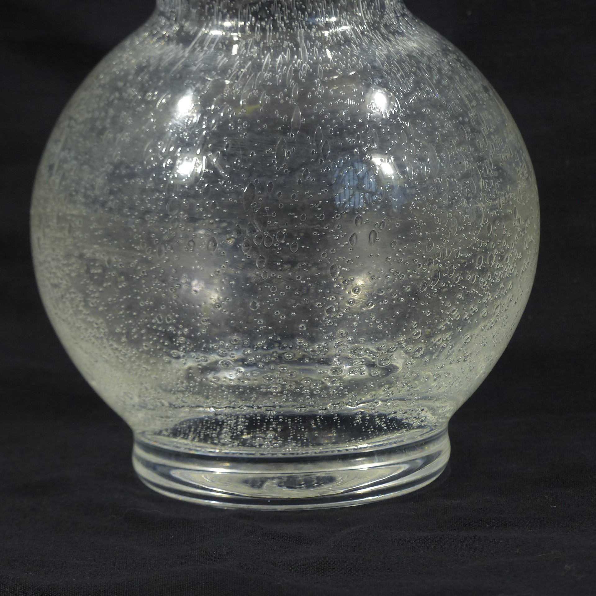 Voir photo 2 de Vase en verre soufflé bullé - Dans le goût de Biot Vase en verre soufflé bullé - Dans le goût de Biot Bon état reconditionné photo 2