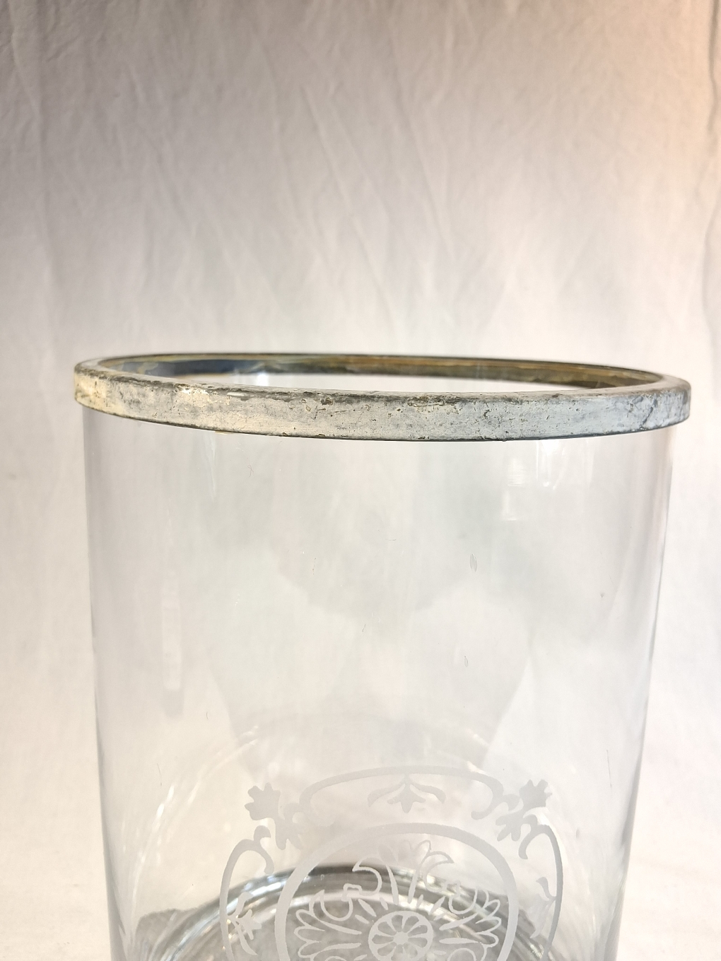 Voir photo 3 de VASE en verre sur socle métallique . VASE en verre sur socle métallique . Très bon état reconditionné photo 3