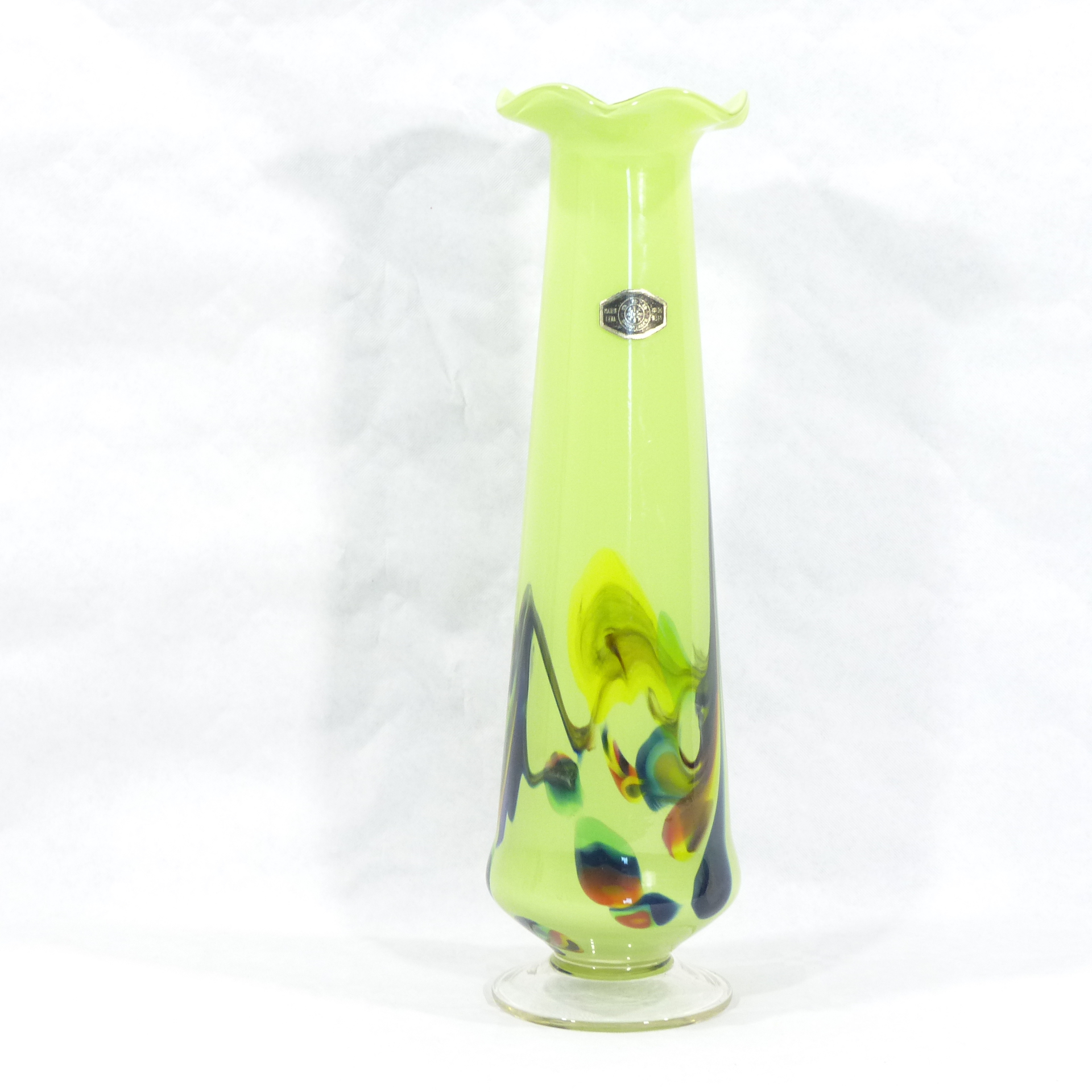 Vase en verre vintage - Snowflakes China Bon état - 10,00 € Vase en verre vintage - Snowflakes China Bon état reconditionné disponible sur Label Emmaüs
