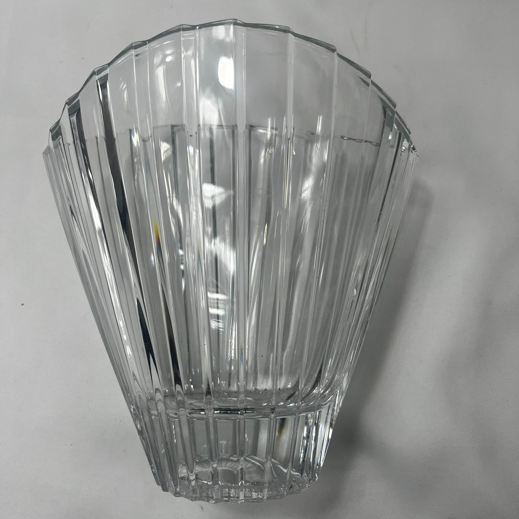 Voir photo 3 de Vase éventail en cristal (20*20cm) et un bougeoir en laiton et nacre ( 18 cm de diametre) Vase éventail en cristal (20*20cm) et un bougeoir en laiton et nacre ( 18 cm de diametre) Très bon état reconditionné photo 3