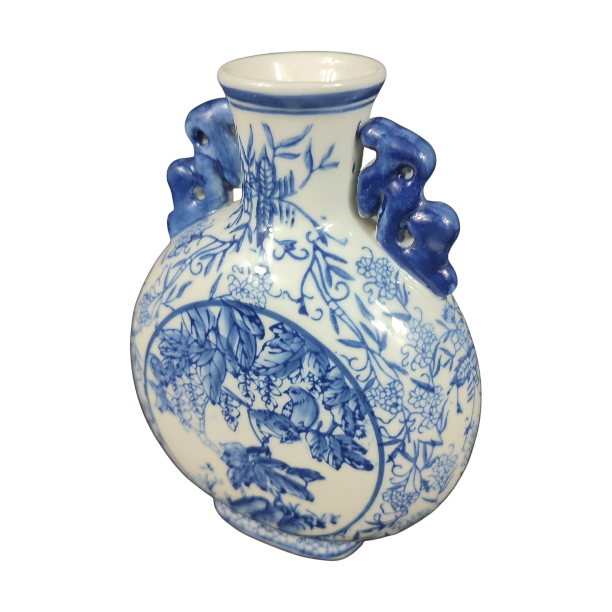 Vase gourde bleu chinois - Décor floral avec oiseaux Bon état - 11,00 € Vase gourde bleu chinois - Décor floral avec oiseaux Bon état reconditionné disponible sur Label Emmaüs