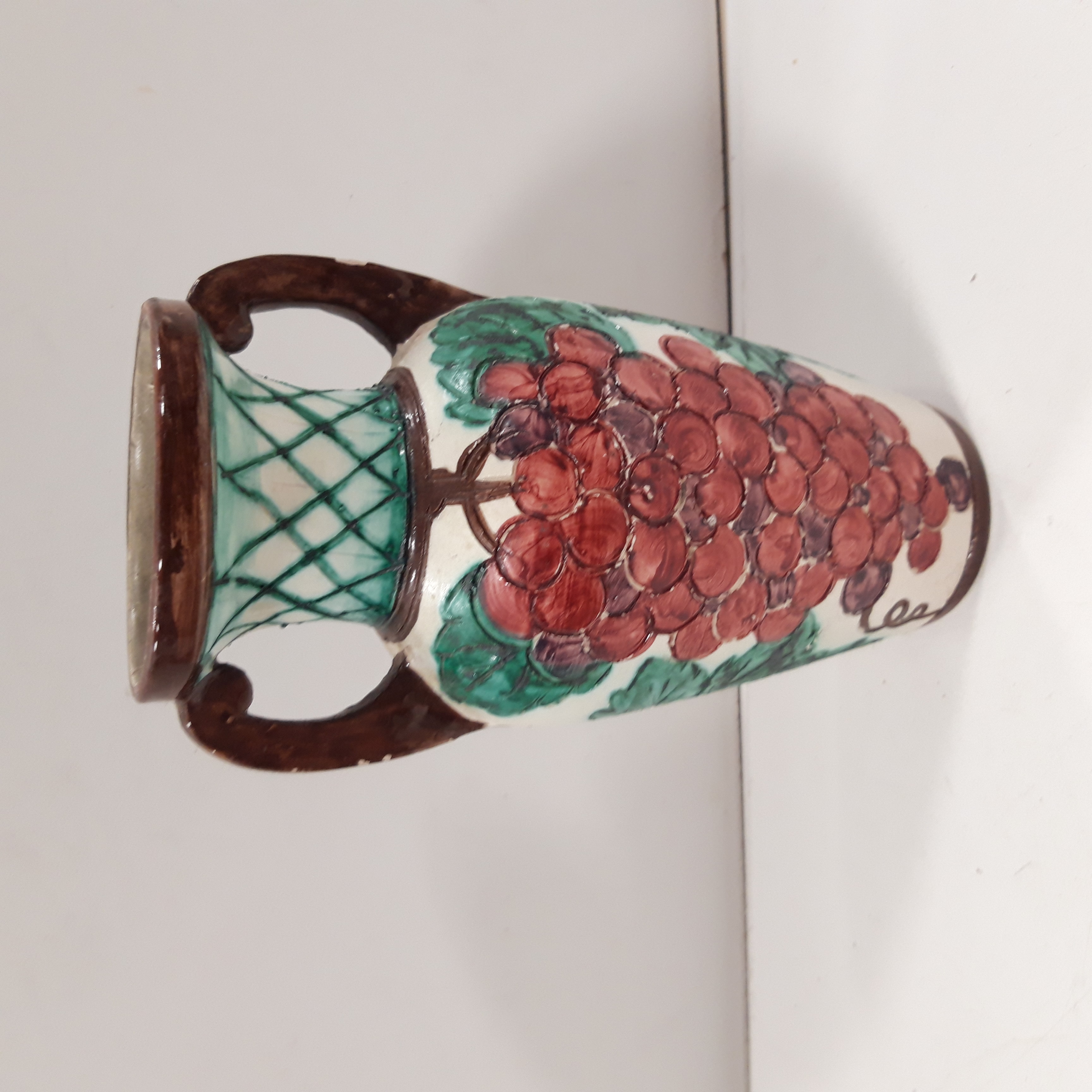 Acheter Vase Monaco, en forme de Jarre, grès dessin gravé et peint État correct - 12,00 € Vase Monaco, en forme de Jarre, grès dessin gravé et peint État correct reconditionné disponible sur Label Emmaüs
