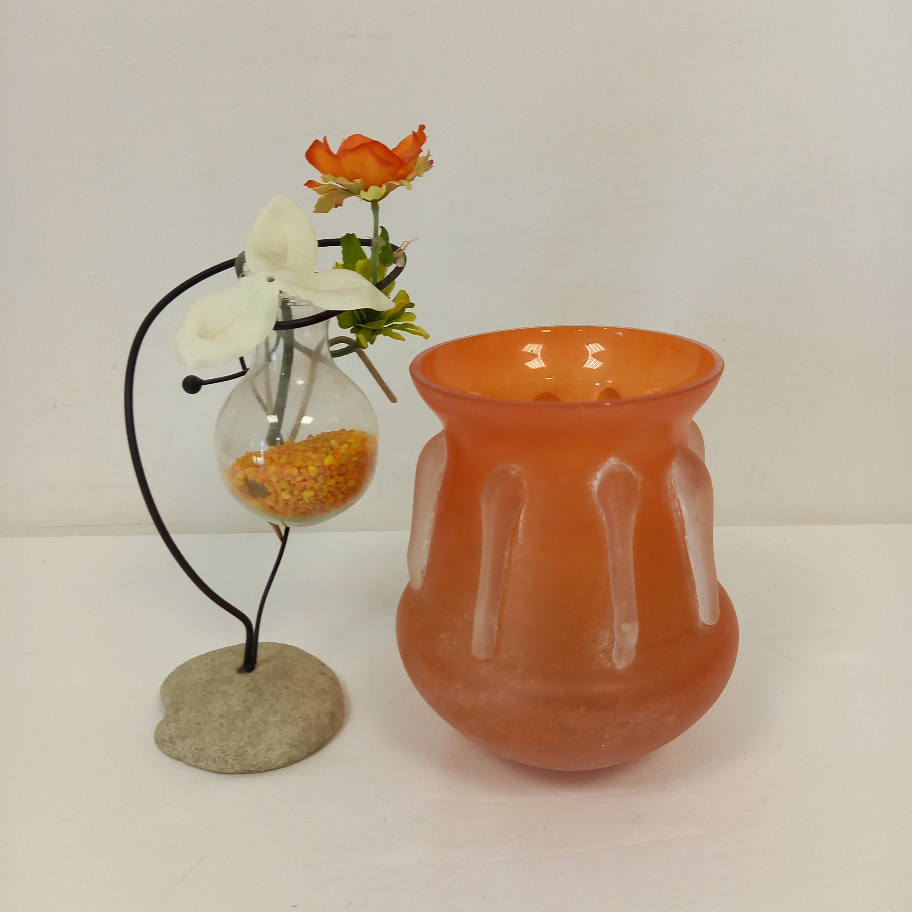 Vase Murano Italie en verre soufflé Bouchée Bon état - 160,00 € Vase Murano Italie en verre soufflé Bouchée Bon état reconditionné disponible sur Label Emmaüs