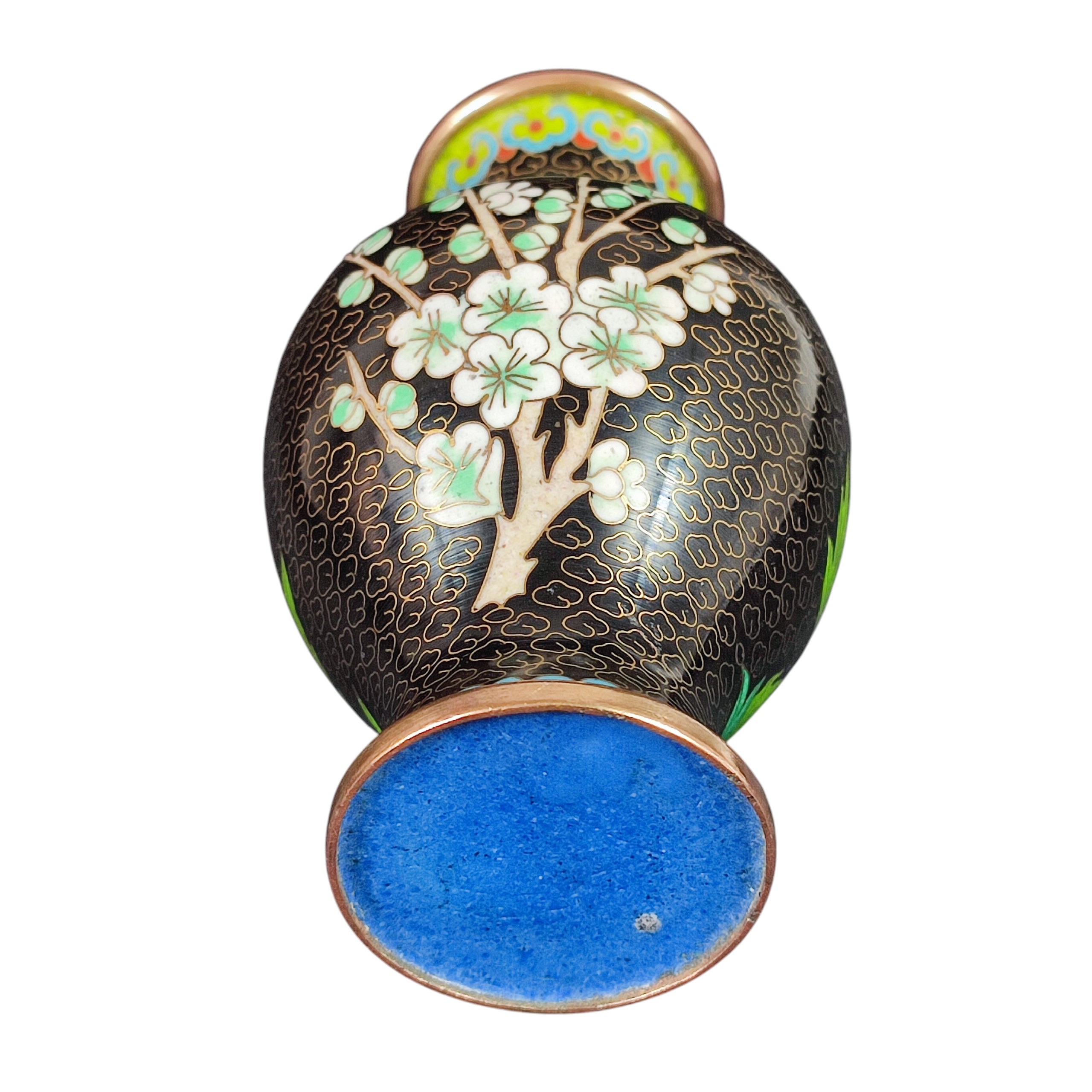 Voir photo 6 de Vase noir vintage en émail cloisonné de Chine - décor de fleurs et d'oiseaux Vase noir vintage en émail cloisonné de Chine - décor de fleurs et d'oiseaux État correct reconditionné photo 6