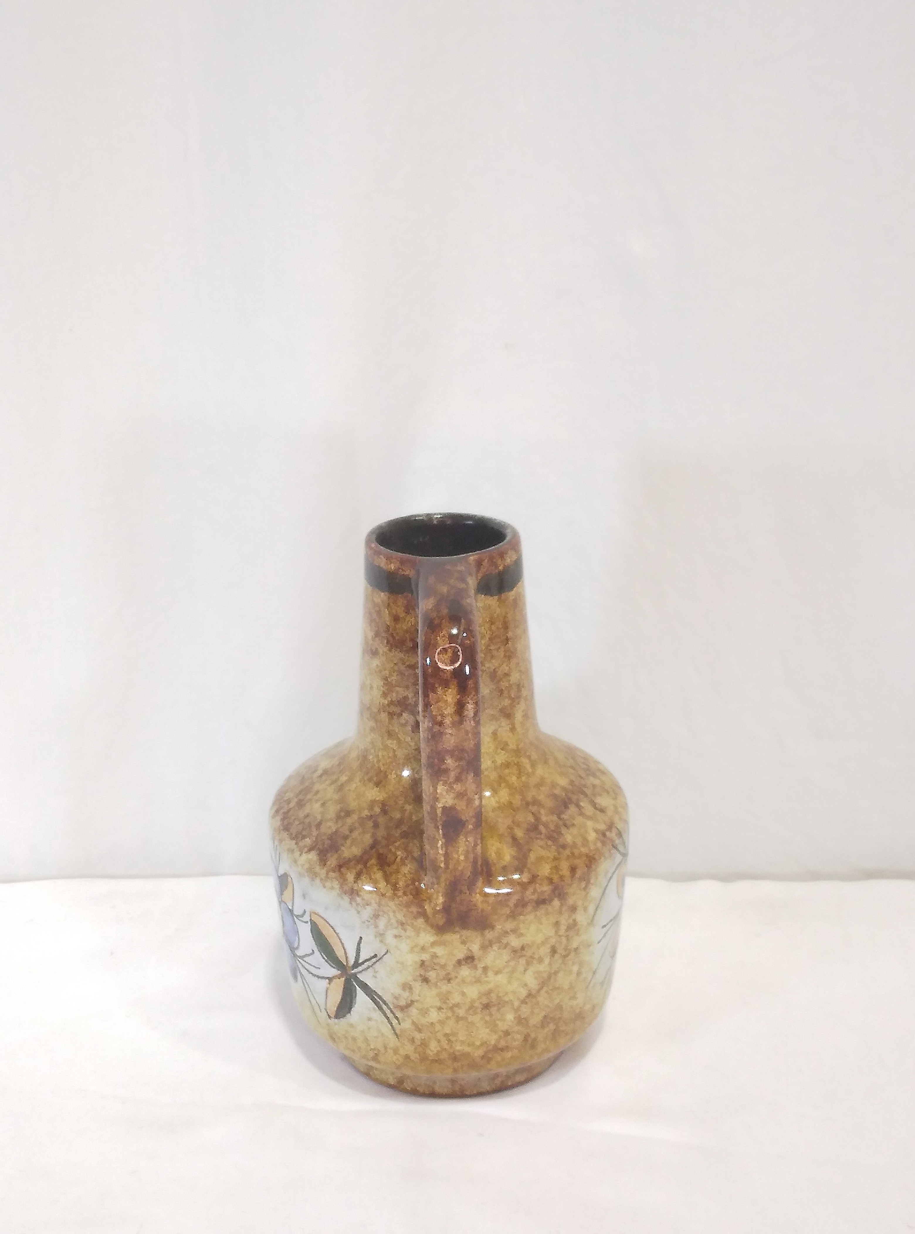 Voir photo 3 de Vase ou Pichet numéroté au décor floral. Vase ou Pichet numéroté au décor floral. Très bon état reconditionné photo 3