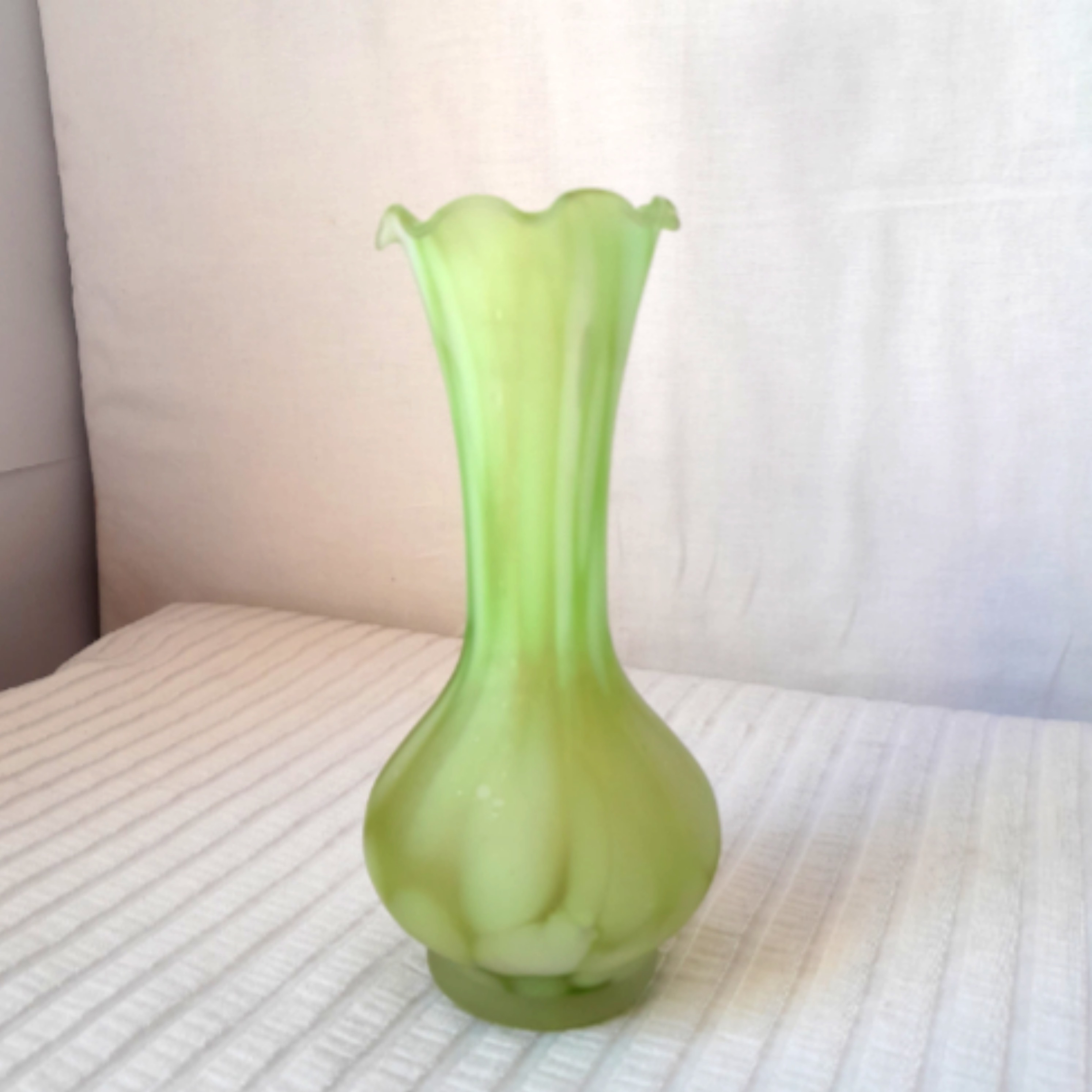 Voir photo 2 de VASE pâte de verre avec rebord festonné VASE pâte de verre avec rebord festonné Très bon état reconditionné photo 2