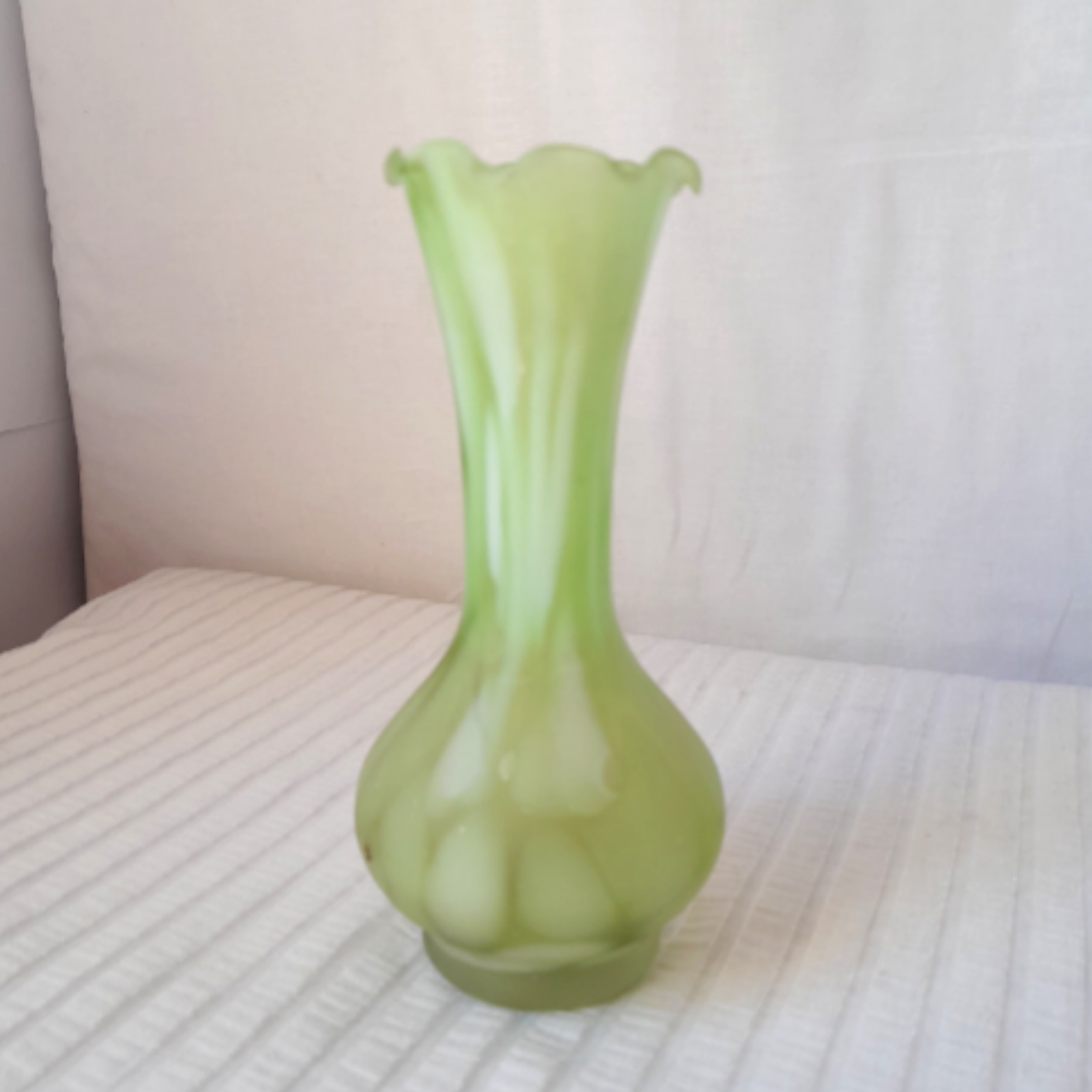 Voir photo 3 de VASE pâte de verre avec rebord festonné VASE pâte de verre avec rebord festonné Très bon état reconditionné photo 3