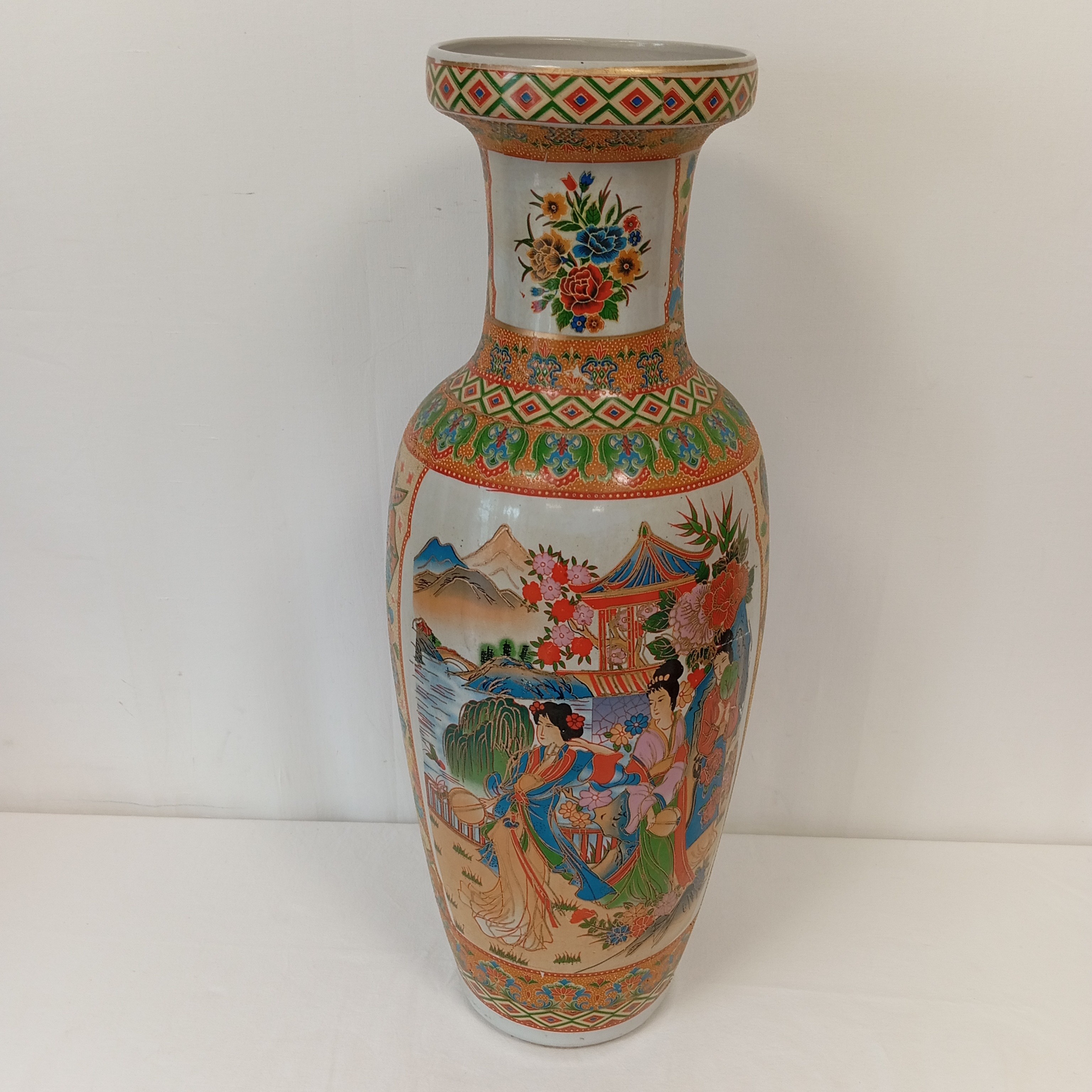 Vase Peint à la main . Asie 1950 vintage Bon état - 200,00 € Vase Peint à la main . Asie 1950 vintage Bon état reconditionné disponible sur Label Emmaüs