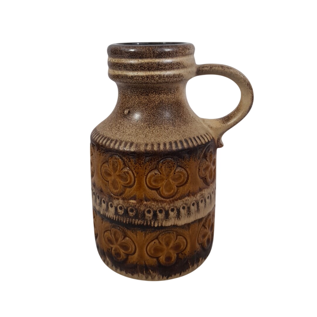 Vase Pichet Vintage en Céramique "West Germany" (489-23) – Années 70 Parfait état - 15,00 € Vase Pichet Vintage en Céramique "West Germany" (489-23) – Années 70 Parfait état reconditionné disponible sur Label Emmaüs