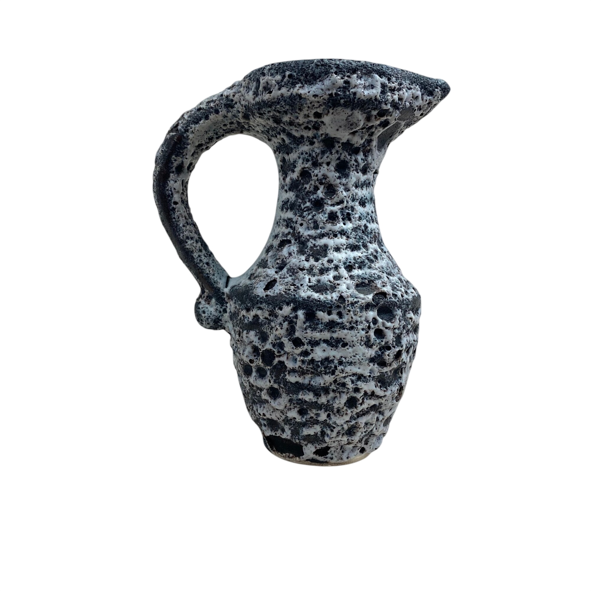 Vase pichet vintage style Fat Lava - Années 60/70 Bon état - 25,00 € Vase pichet vintage style Fat Lava - Années 60/70 Bon état reconditionné disponible sur Label Emmaüs