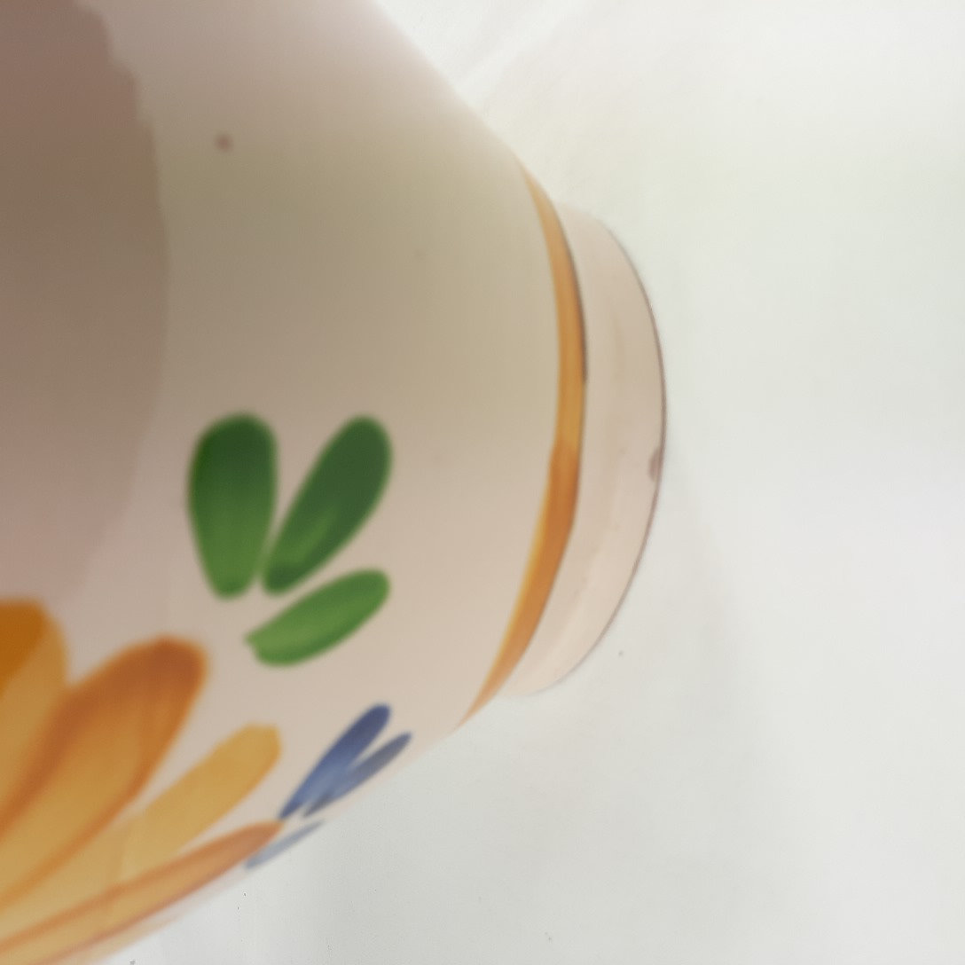 Voir photo 2 de Vase rustique en faience décorée de fleurs Vase rustique en faience décorée de fleurs Très bon état reconditionné photo 2