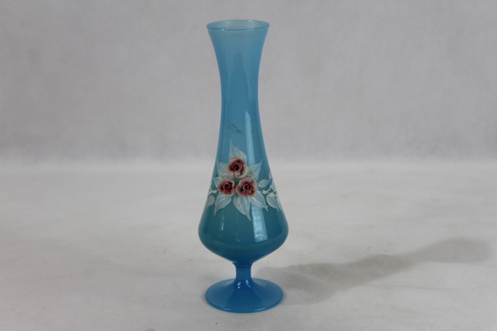 Vase soliflore en opaline bleu Bon état - 10,00 € Vase soliflore en opaline bleu Bon état reconditionné disponible sur Label Emmaüs
