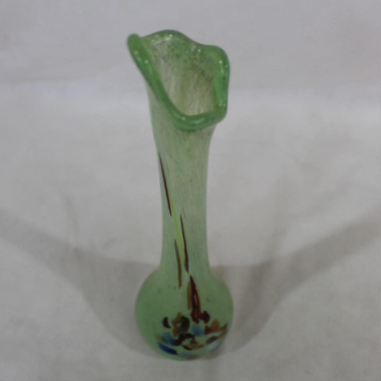 Voir photo 2 de Vase soliflore en verre coloré transparent Vase soliflore en verre coloré transparent Très bon état reconditionné photo 2