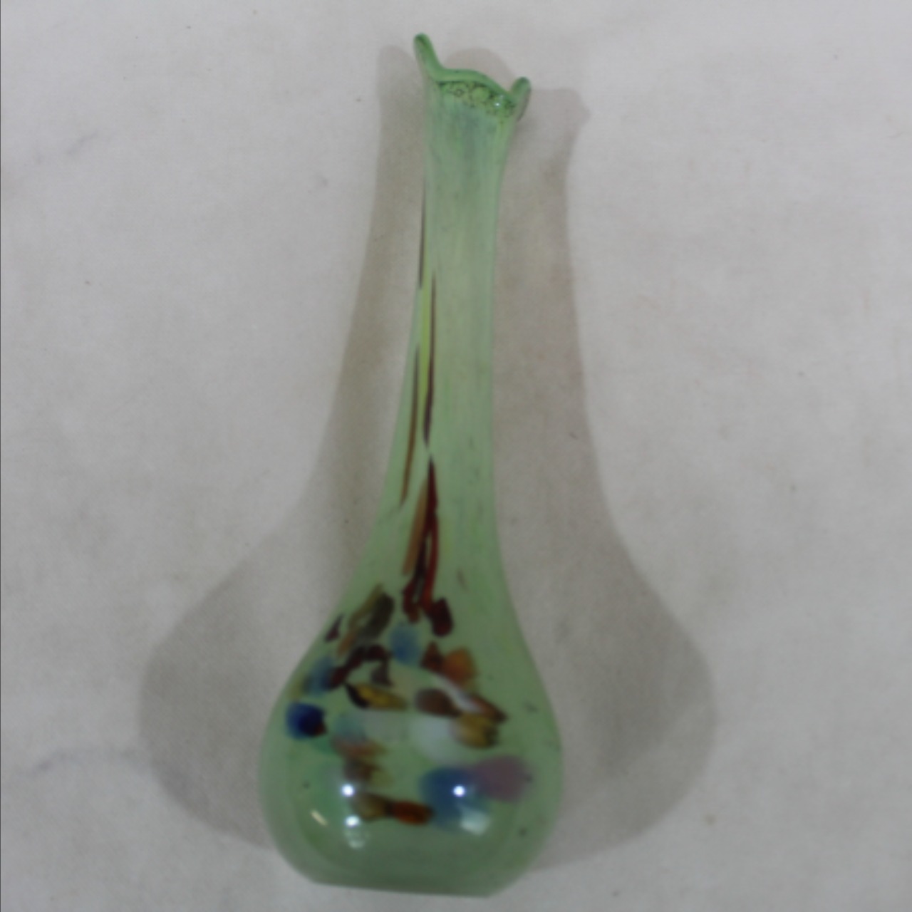 Voir photo 4 de Vase soliflore en verre coloré transparent Vase soliflore en verre coloré transparent Très bon état reconditionné photo 4