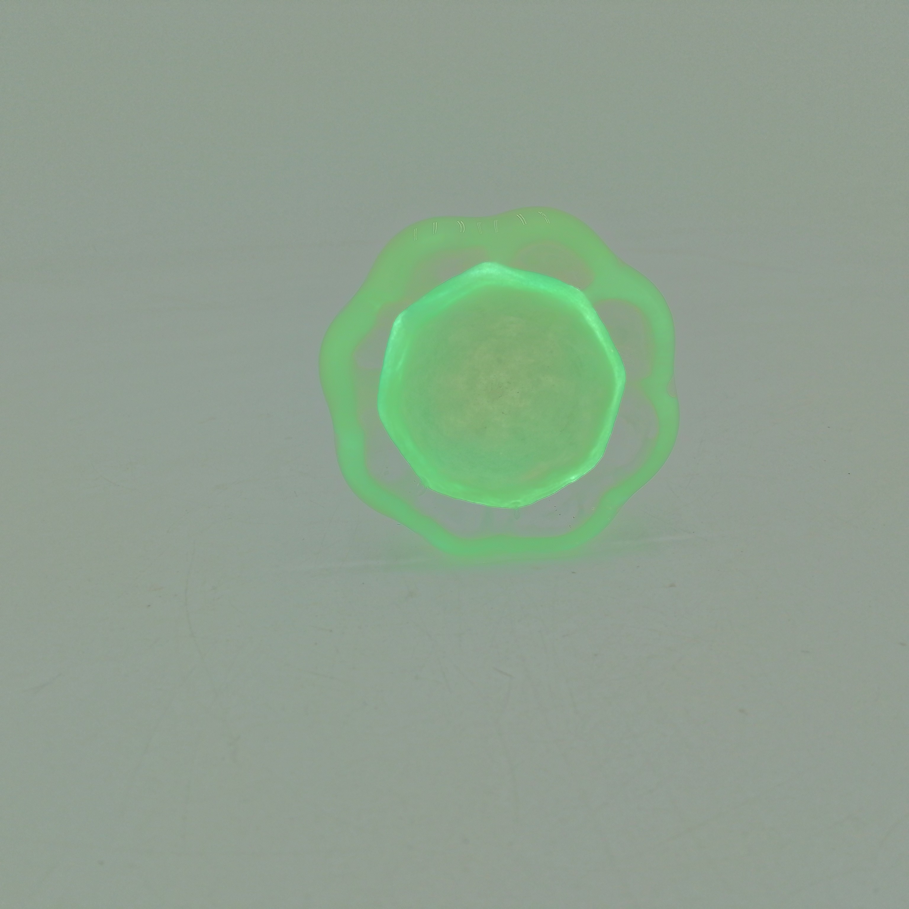 Voir photo 3 de Vase soliflore en verre vert Vase soliflore en verre vert État correct reconditionné photo 3
