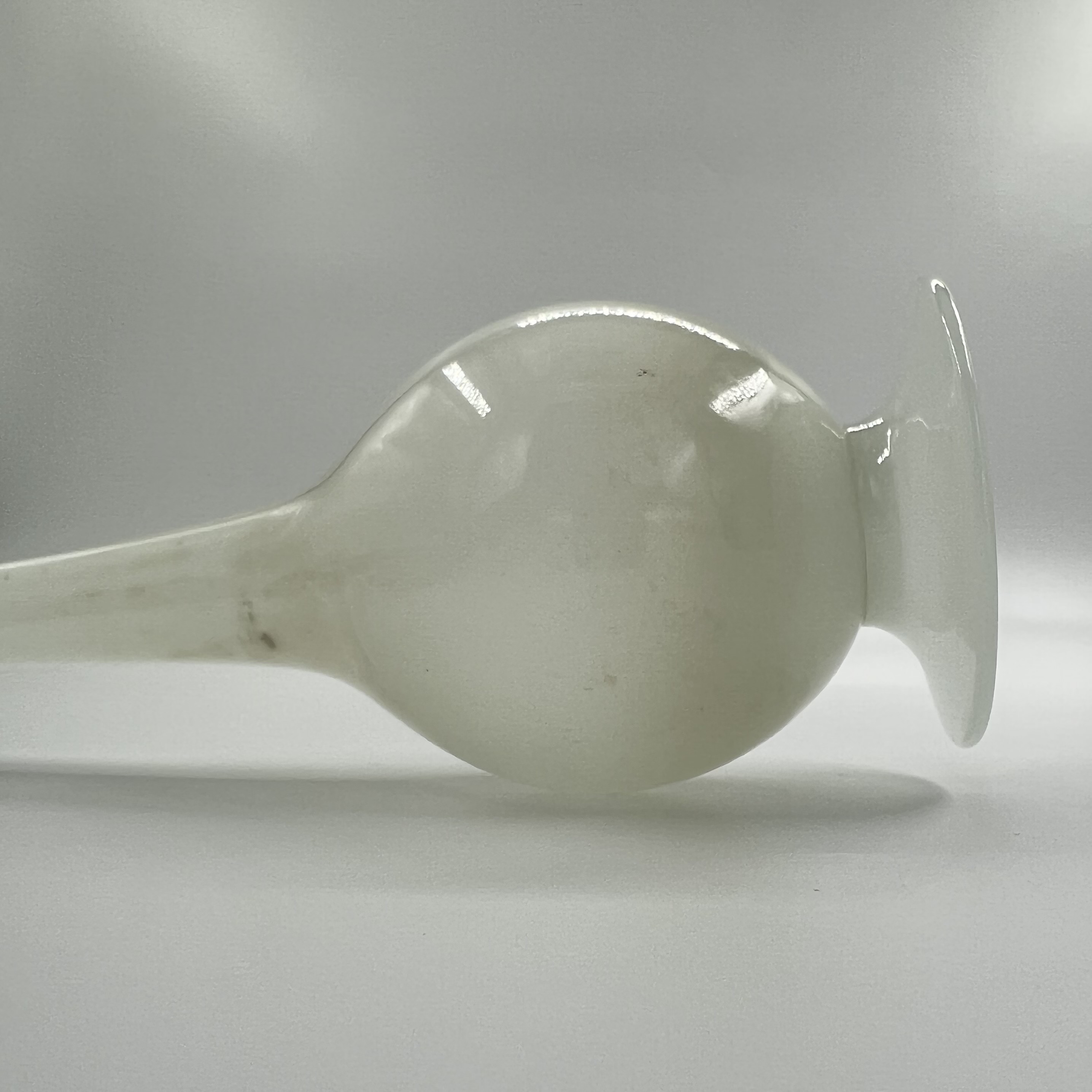 Voir photo 3 de Vase / soliflore opaline blanche Vase / soliflore opaline blanche Très bon état reconditionné photo 3