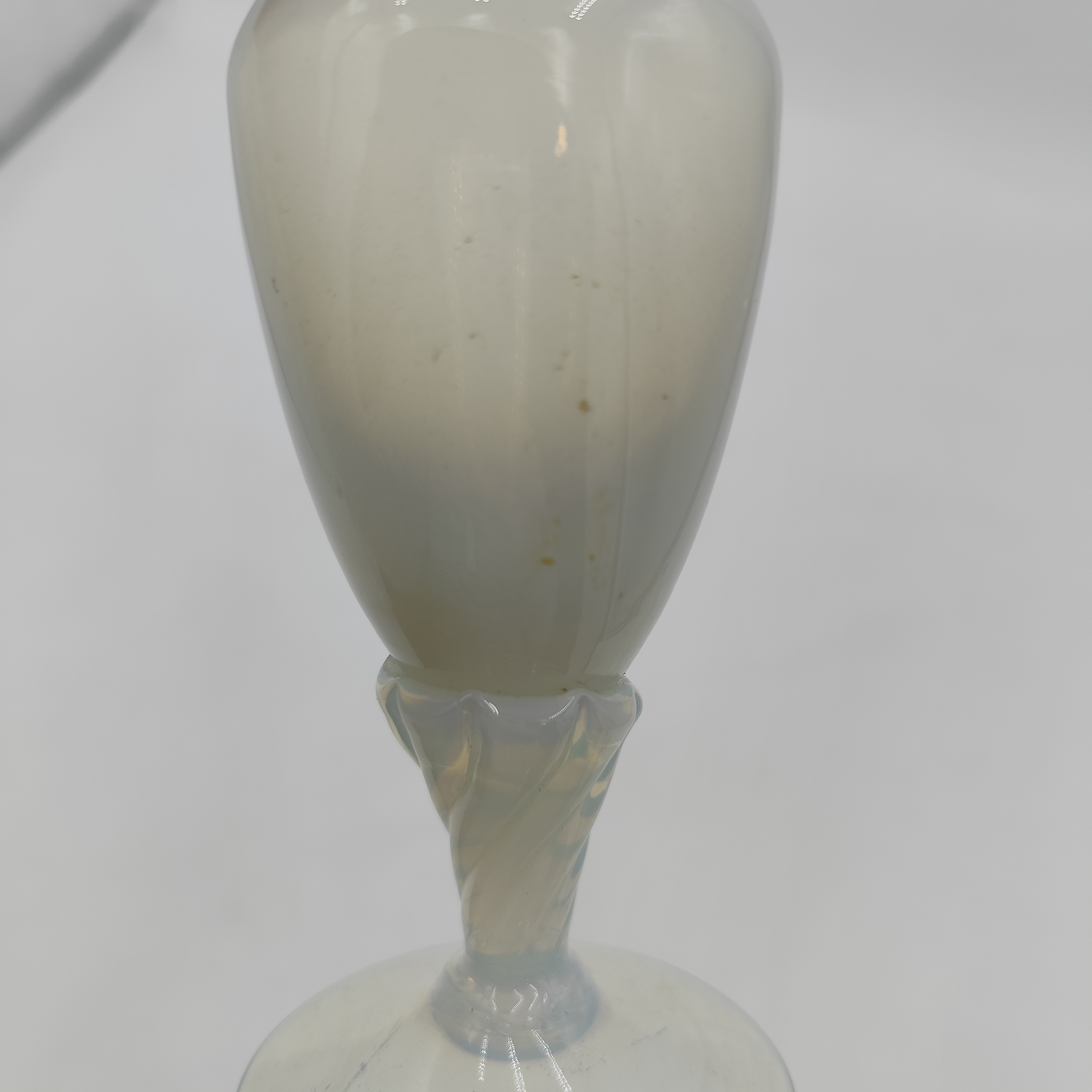 Voir photo 3 de Vase soliflore - Opaline bleu Vase soliflore - Opaline bleu Bon état reconditionné photo 3