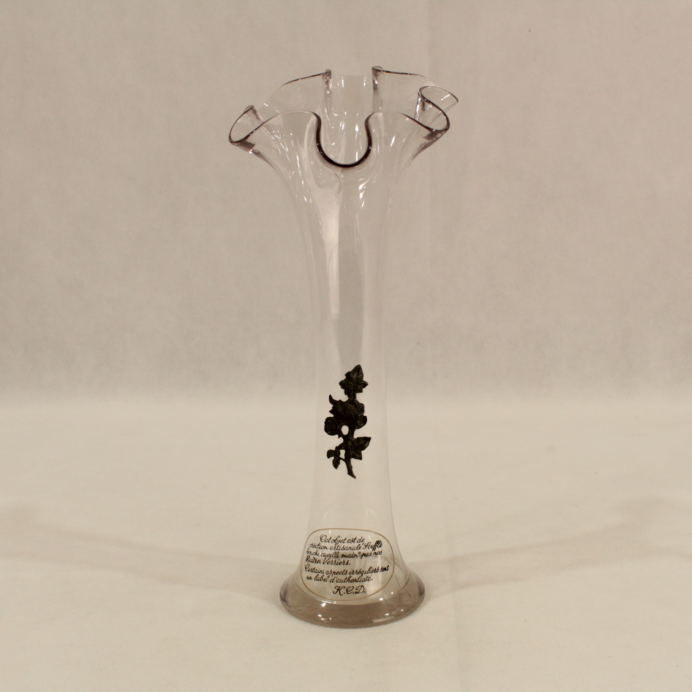 Acheter Vase style soliflore avec décor en étain Très bon état - 15,00 € Vase style soliflore avec décor en étain Très bon état reconditionné disponible sur Label Emmaüs