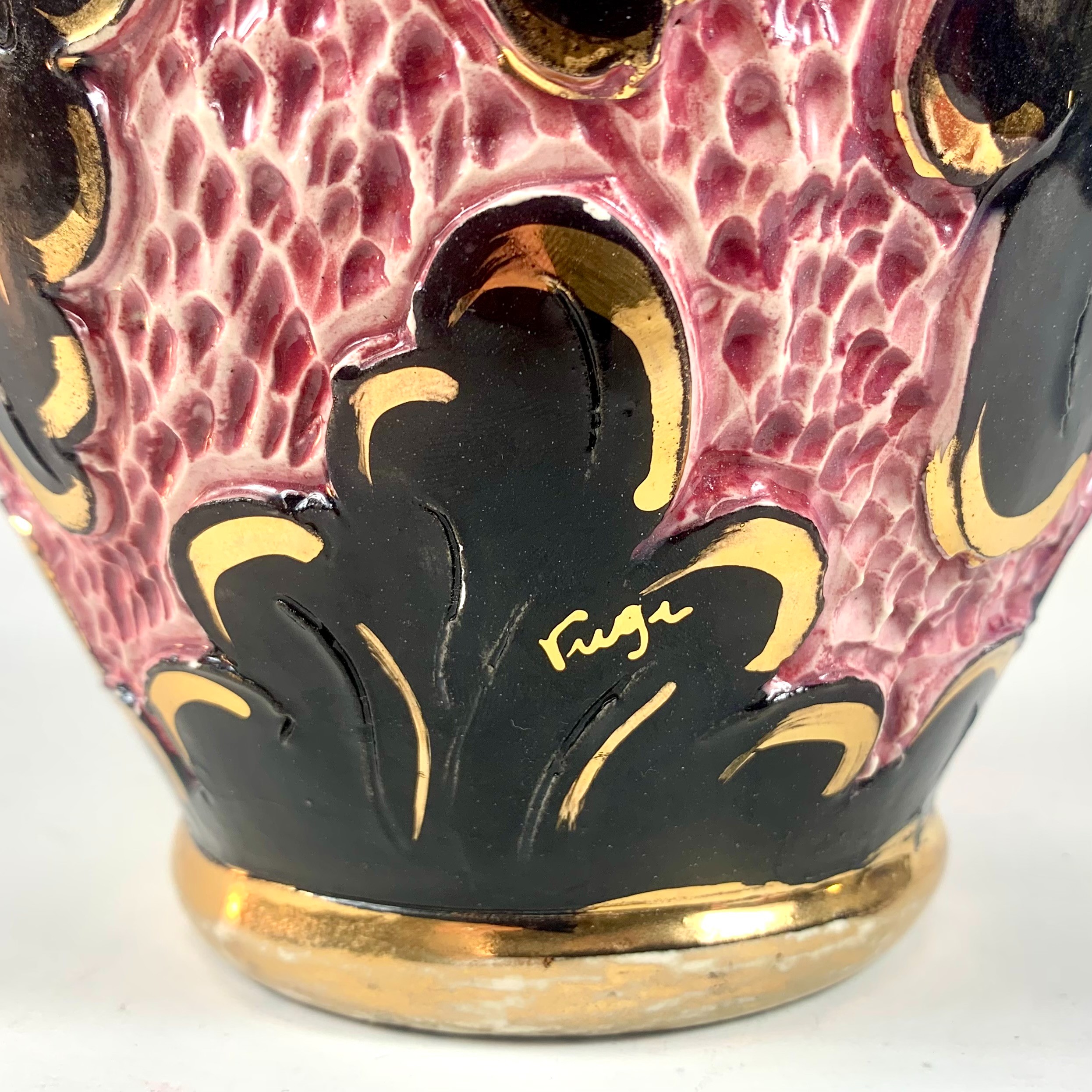 Voir photo 4 de Vase style Vallauris signé Pugi Vase style Vallauris signé Pugi Bon état reconditionné photo 4