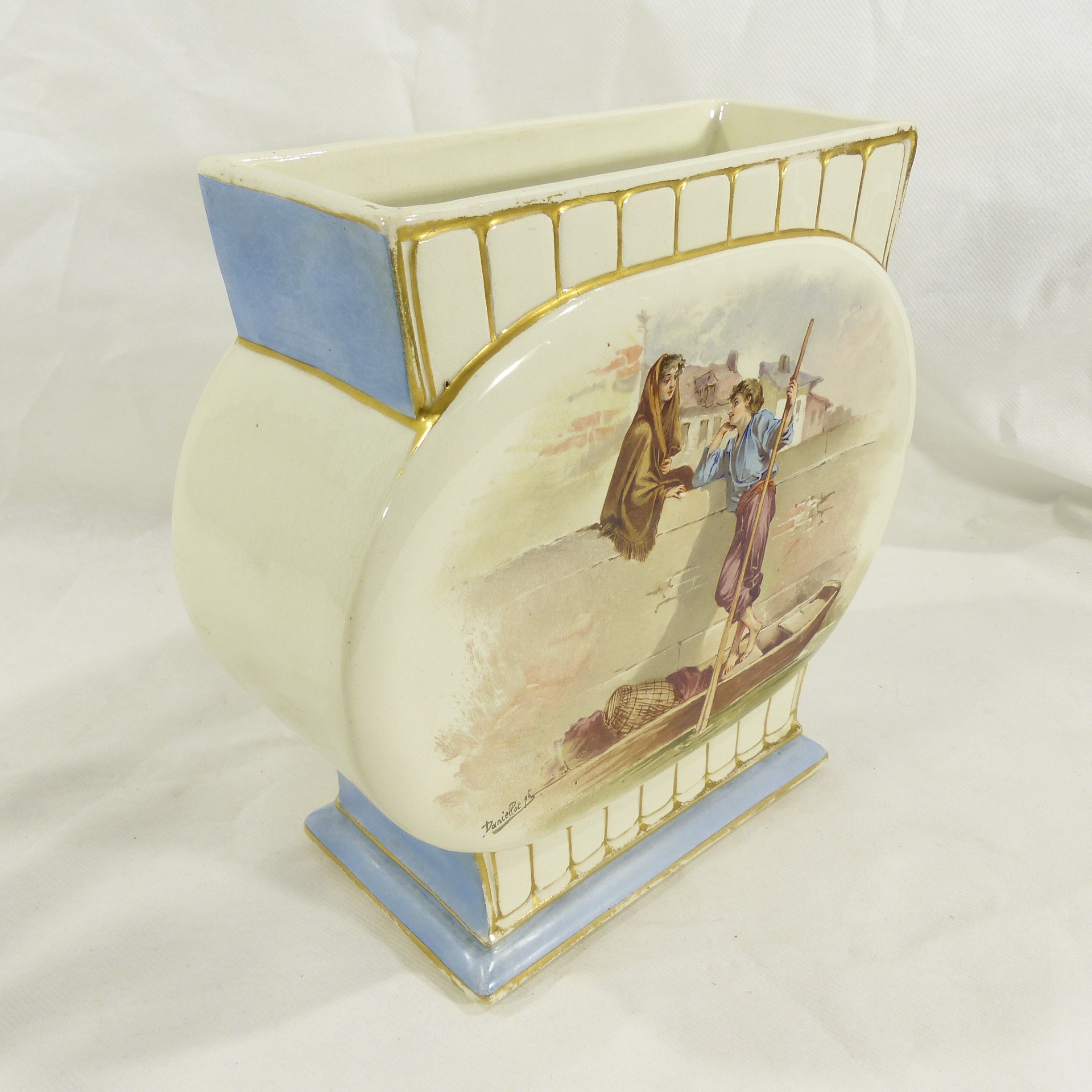 Voir photo 5 de Vase surdécoré à scène romantique - Signé Daniellot pour Hautin et Boulenger & Cie Vase surdécoré à scène romantique - Signé Daniellot pour Hautin et Boulenger & Cie Bon état reconditionné photo 5